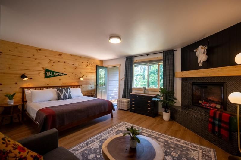 King Suite with Pool View