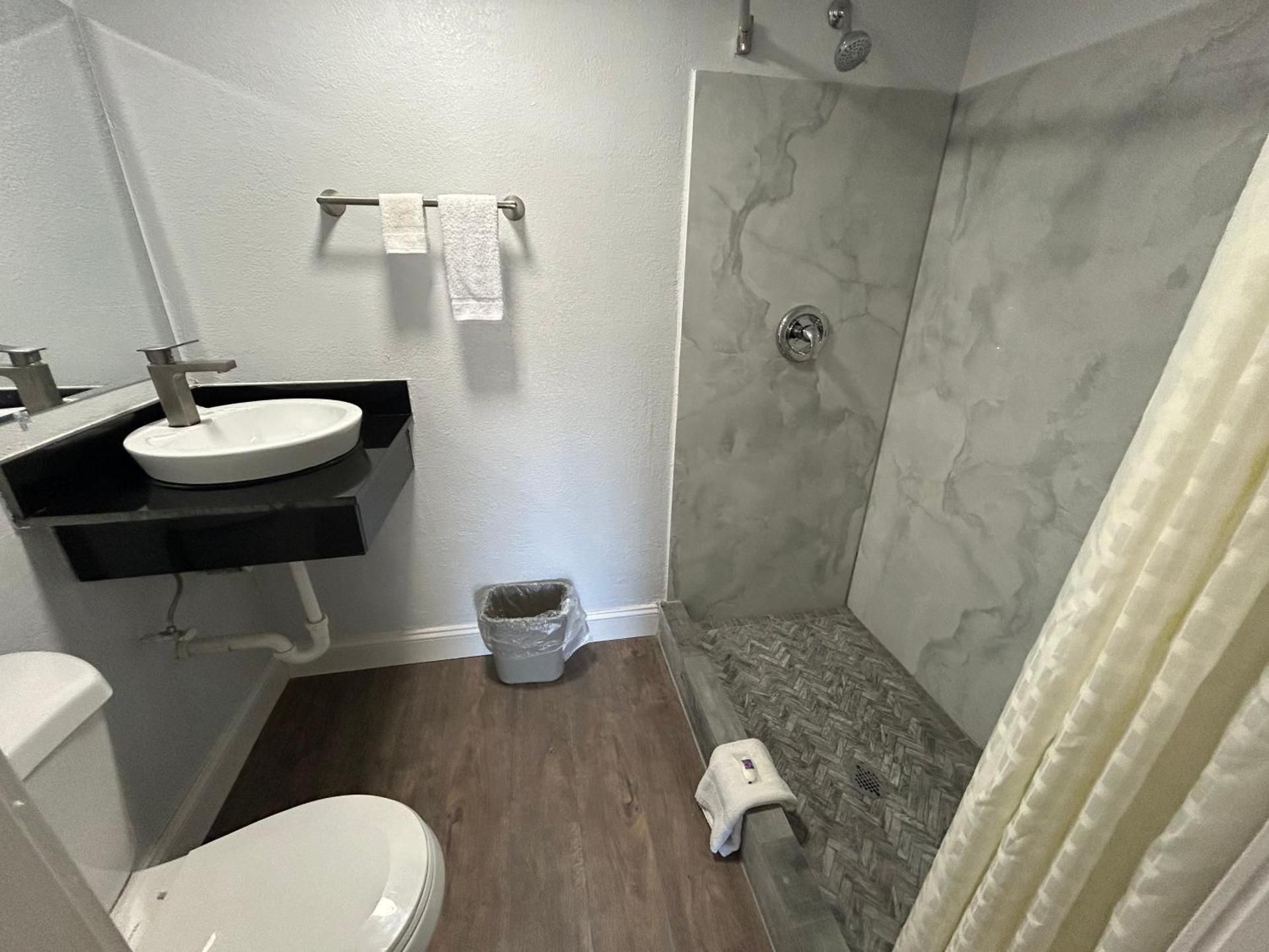 Motel 6 Ponca City, OK Quadruple Room - Non-Smoking 2