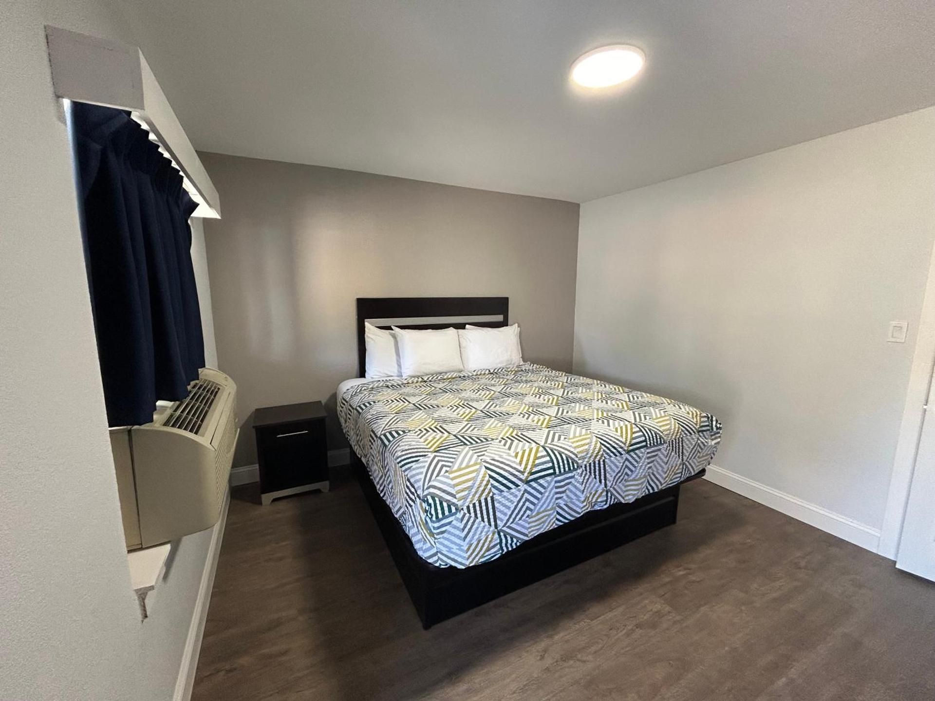 Motel 6 Ponca City, OK Queen Room