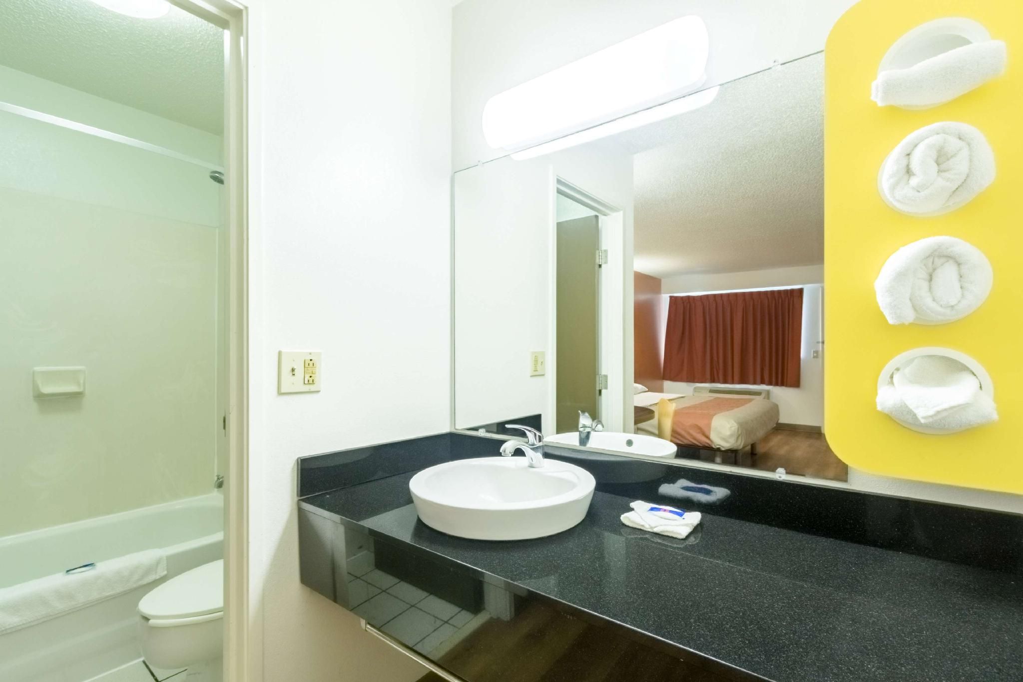 1 KB | Non-Smoking, Micfridge