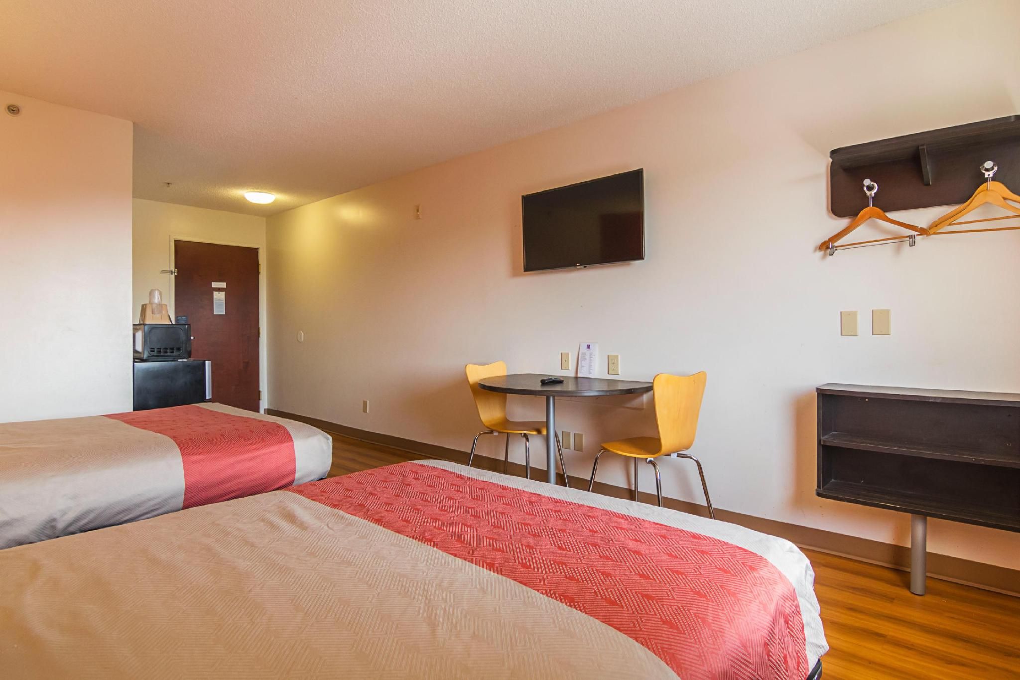 2 QUEEN BEDS | SUITE, NSMK, KITCHEN