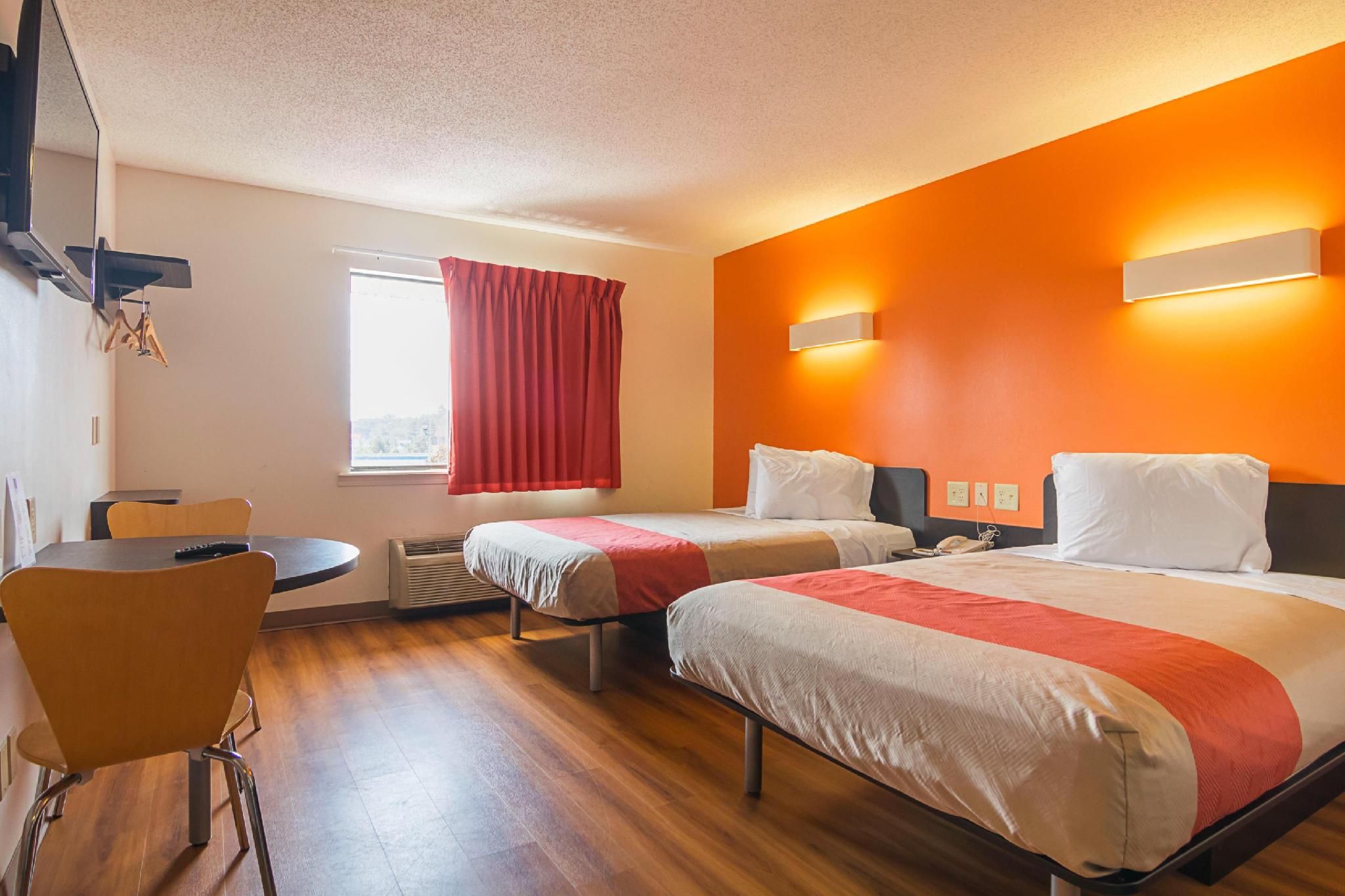 Motel6 Jonesboro, GA 2 FULL-1 KING BEDS | STE NSMK HOT TUB KIT 2