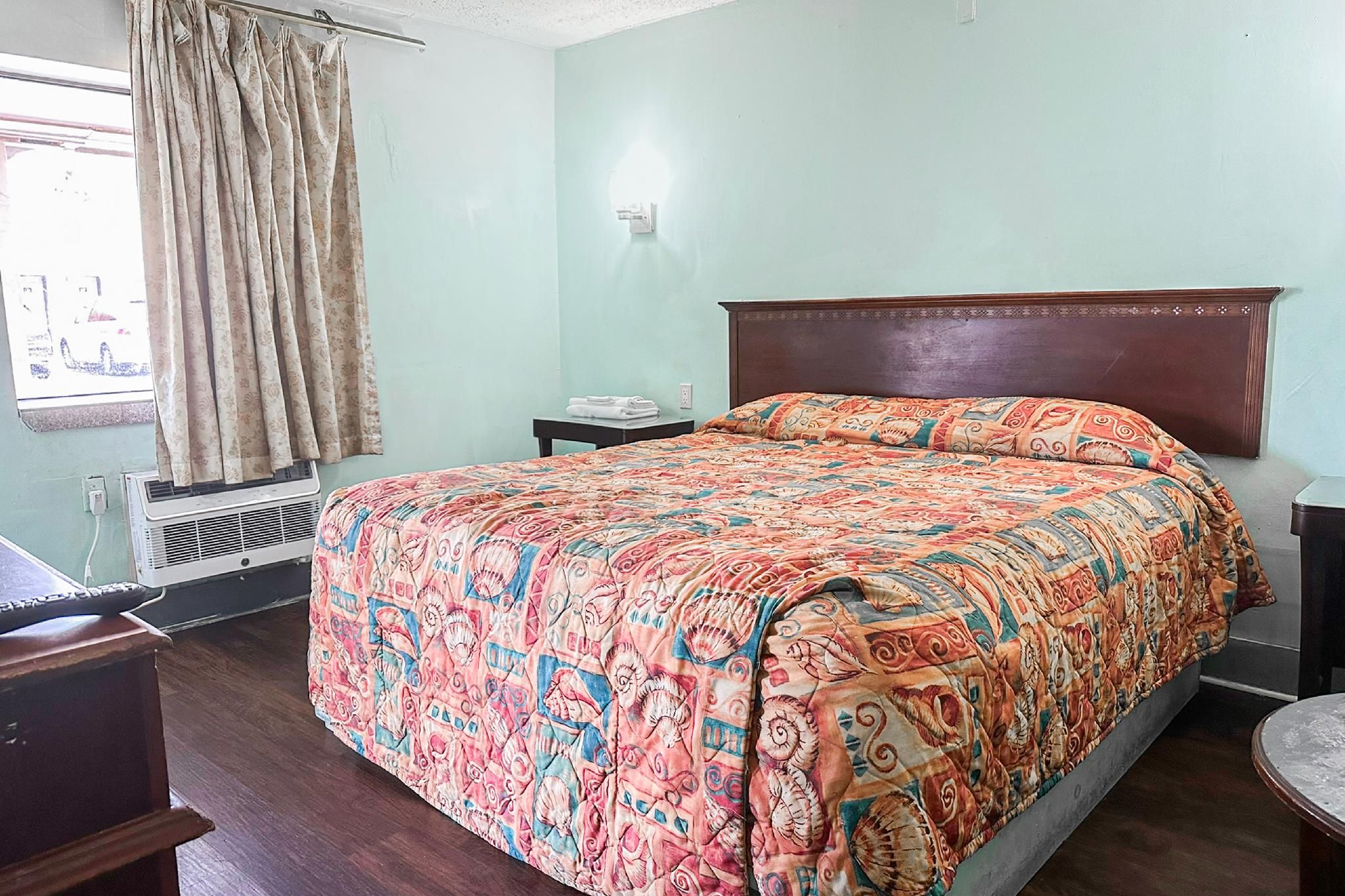 OYO Hotel Jonesboro Near Atlanta Airport King Bed Non-Smoking 2