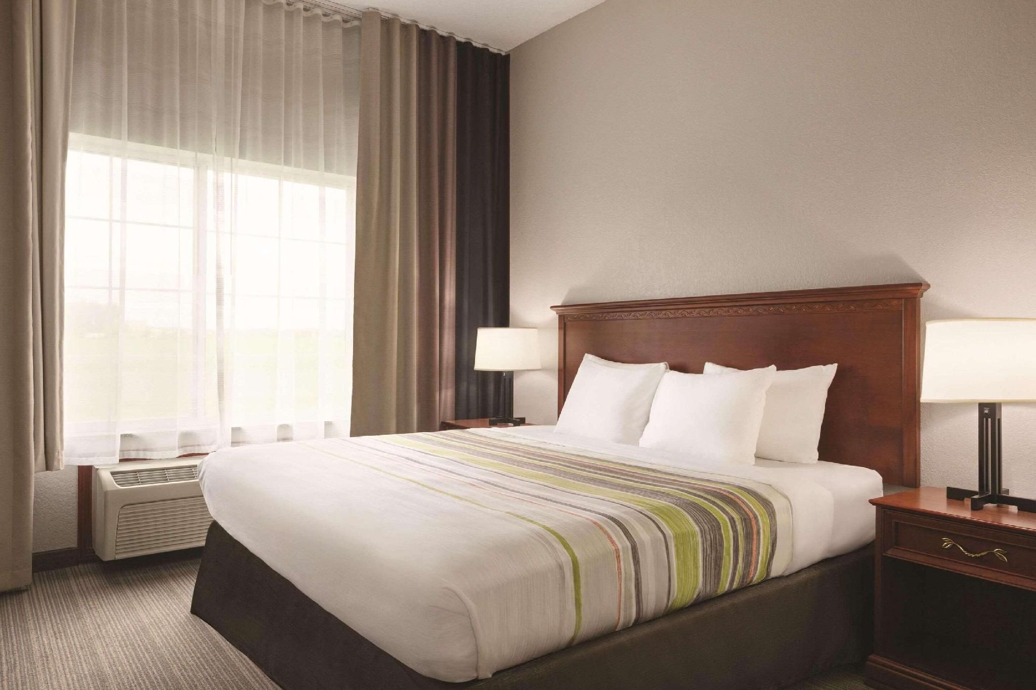 1 King Bed, Suite, Nonsmoking