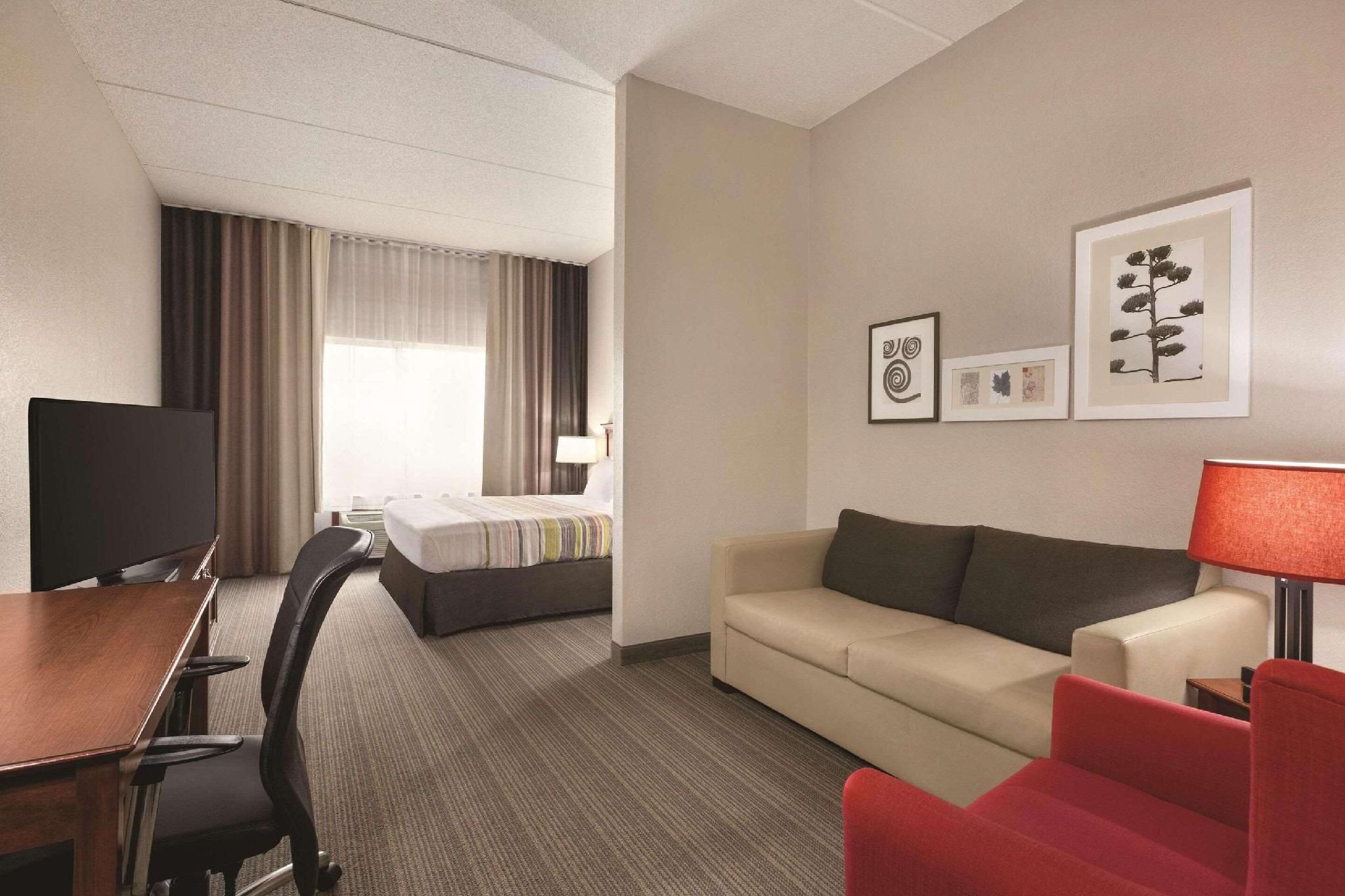 1 King Bed, Suite, Nonsmoking
