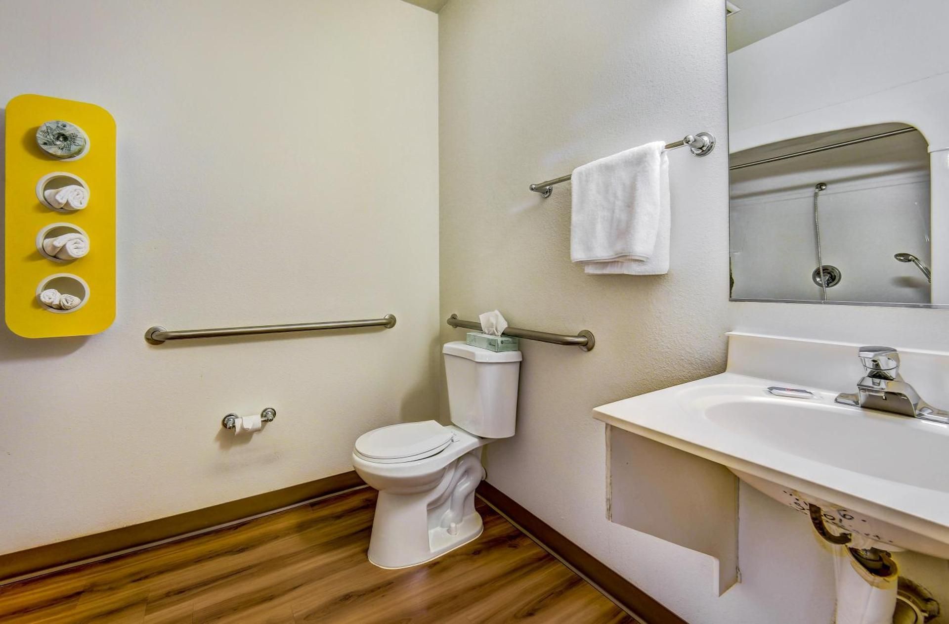 Deluxe Queen Room with Two Queen Beds - Non-Smoking