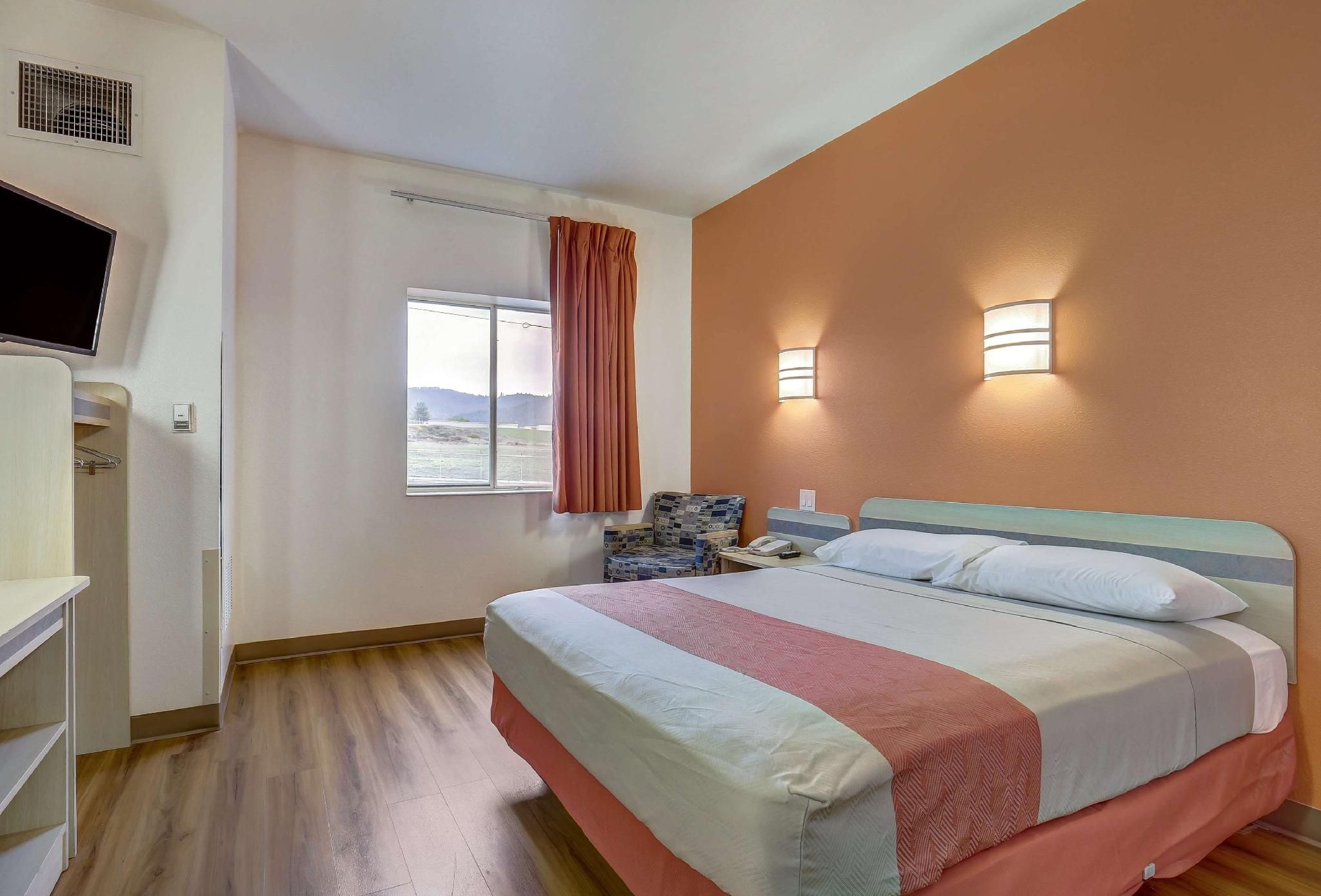 1 Queen Bed | Non-Smoking, Micfridge