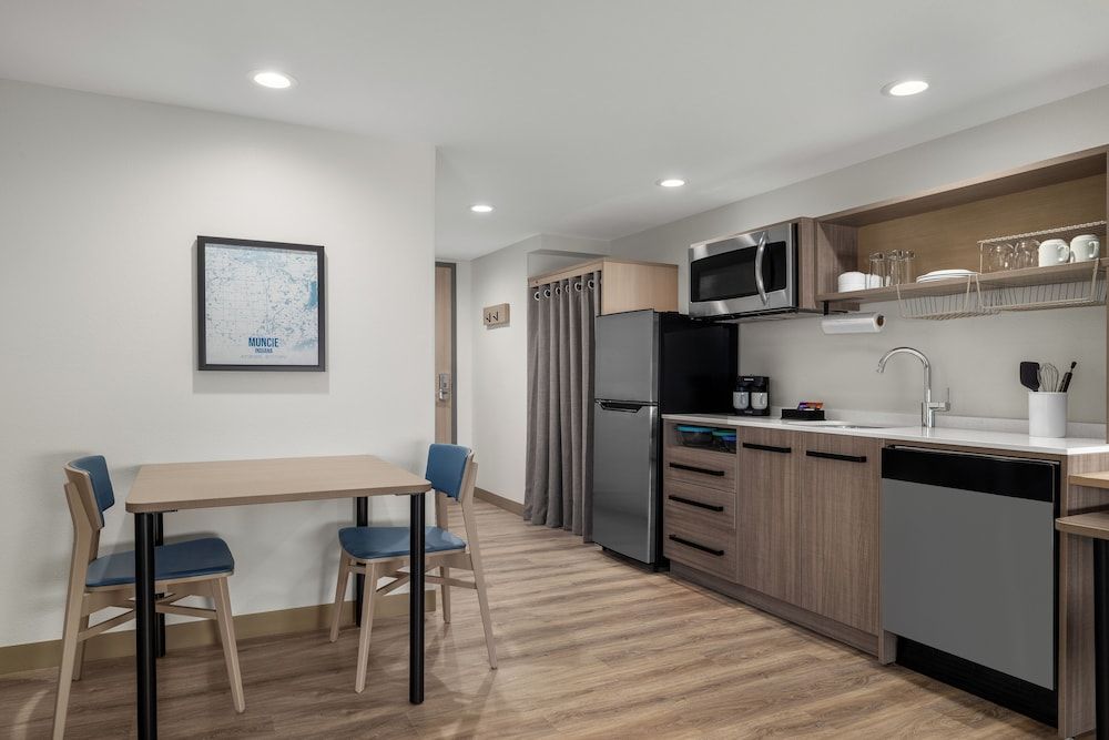 Home2 Suites By Hilton Muncie Suite 5