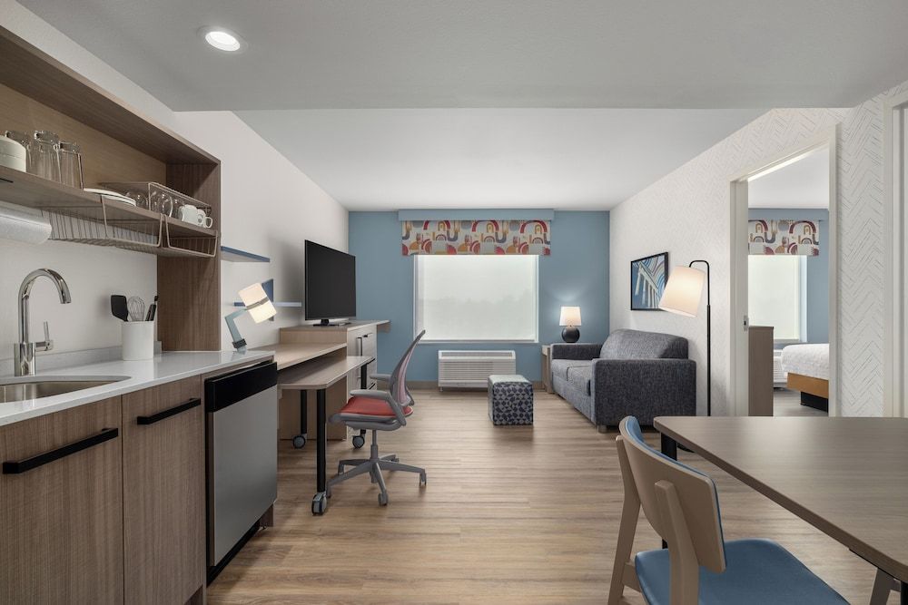Home2 Suites By Hilton Muncie Suite 4