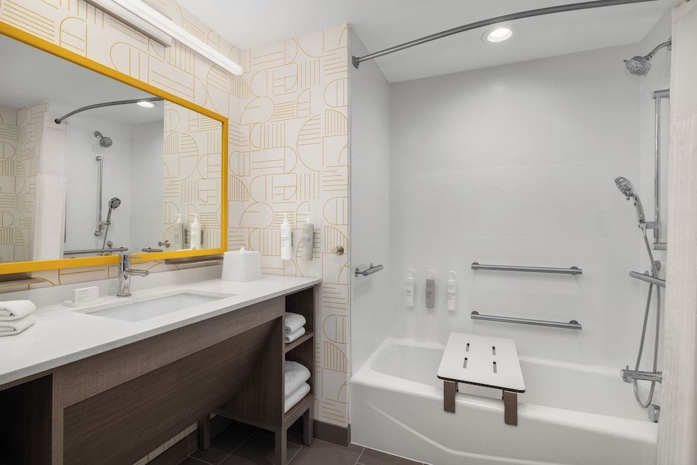 Home2 Suites By Hilton Muncie Studio, 2 Queen Beds, Accessible, Bathtub (Mobility & Hearing) 3