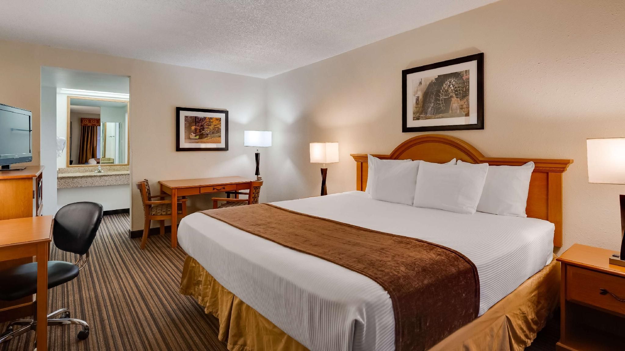 1 King Bed, Nonsmoking
