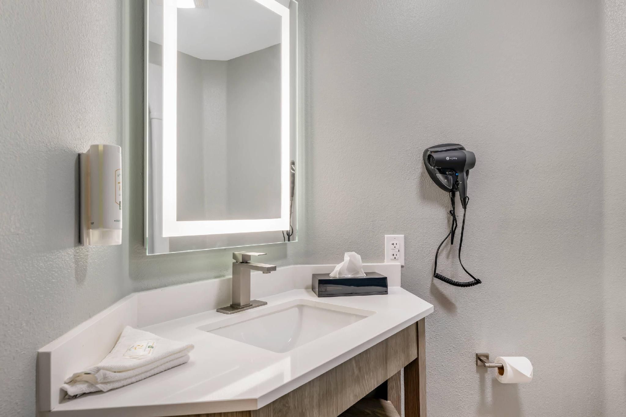 1 Queen Bed, Nonsmoking