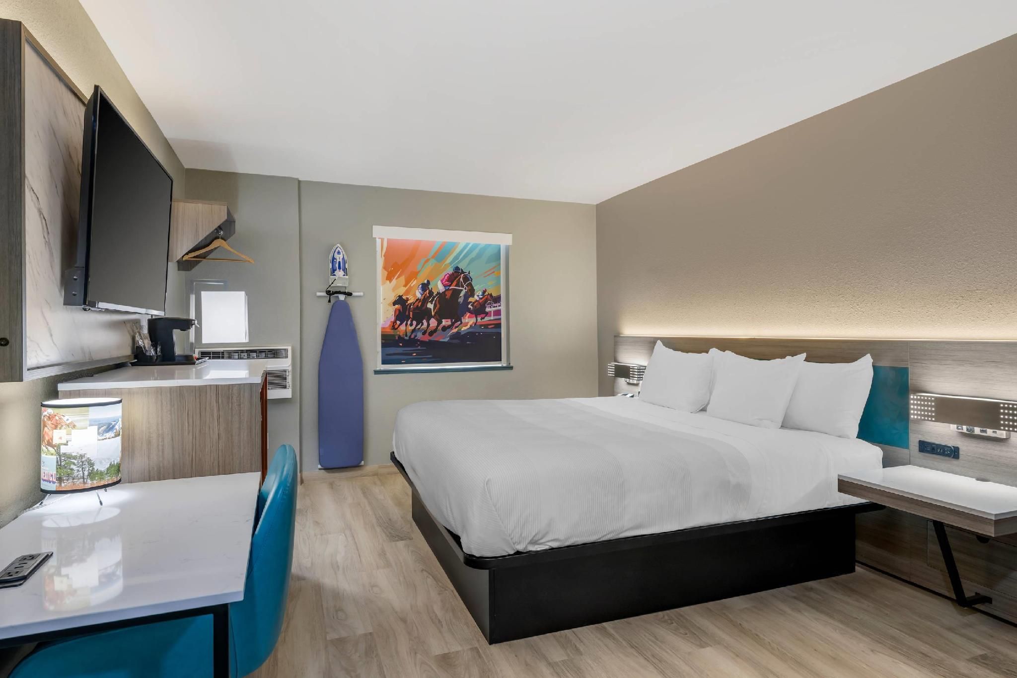 1 King Bed, Nonsmoking