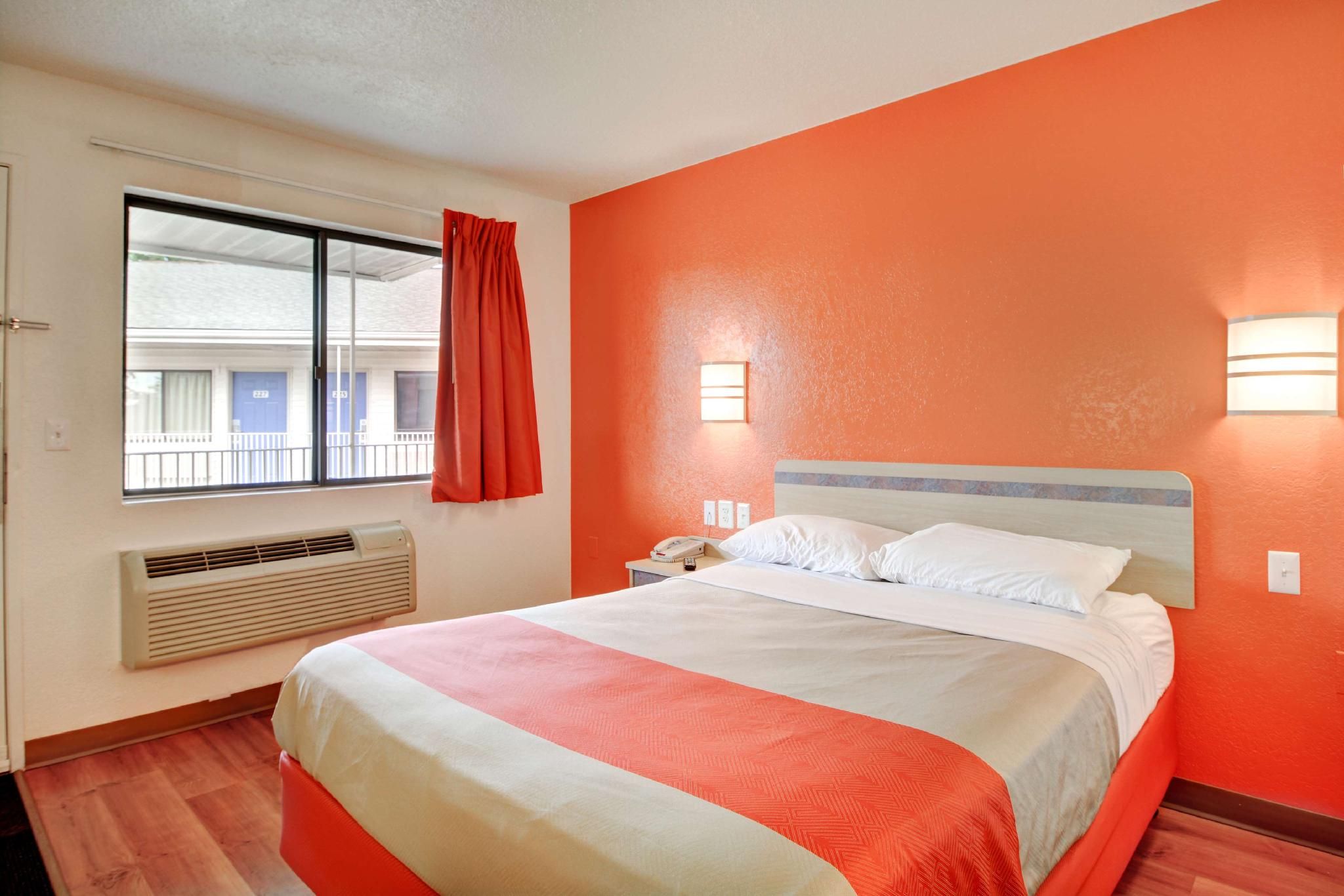 1 Full Bed | ADA/Tub/Micfridge