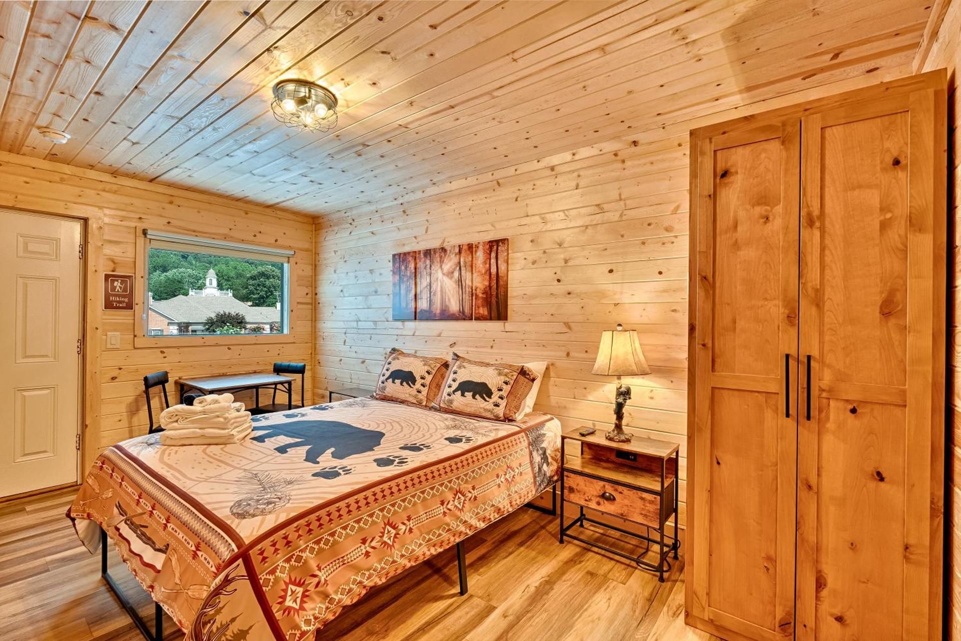 Standard Queen Room
