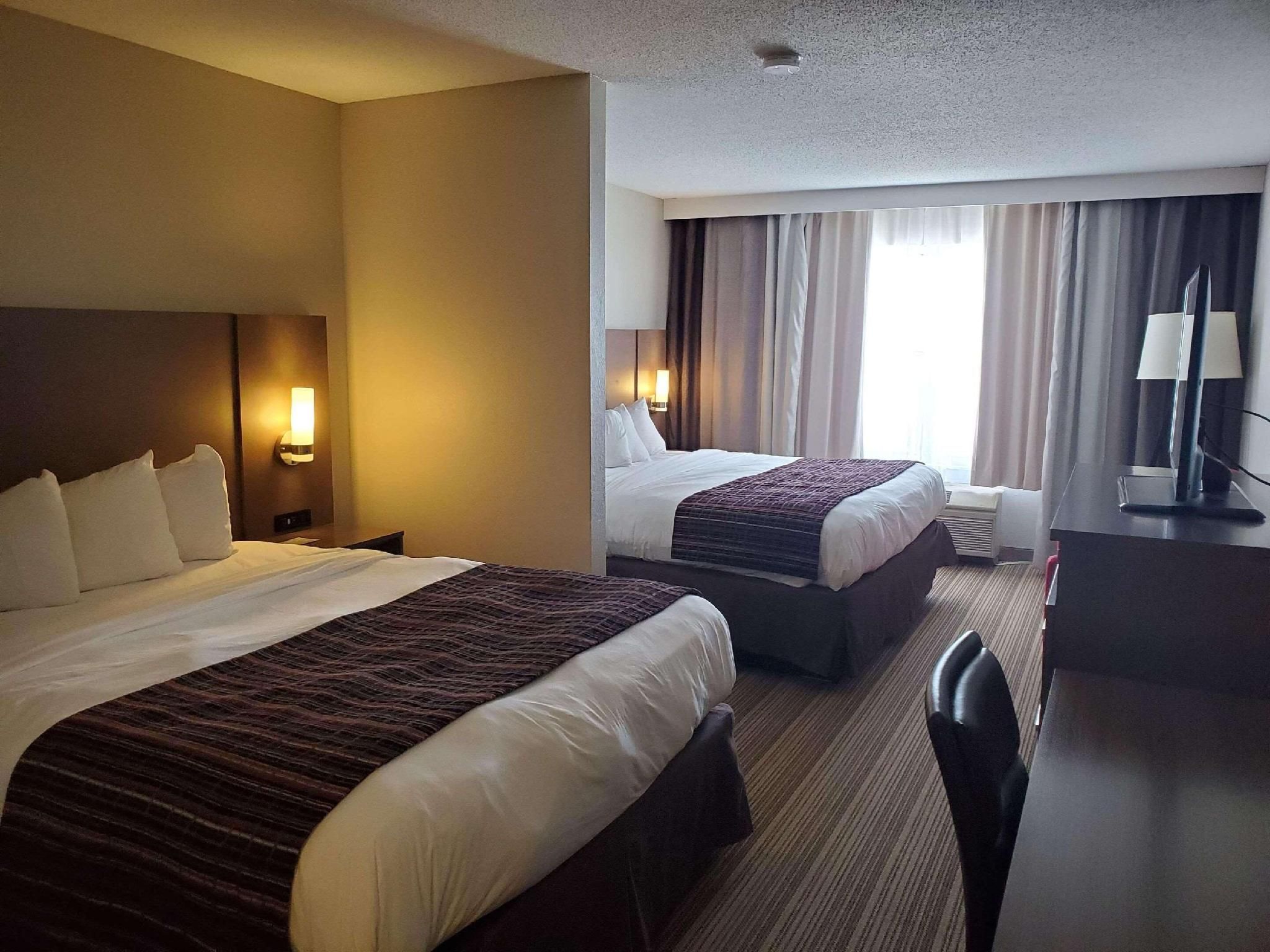 1 King Bed, 1 Queen Bed, Suite, Nonsmoking