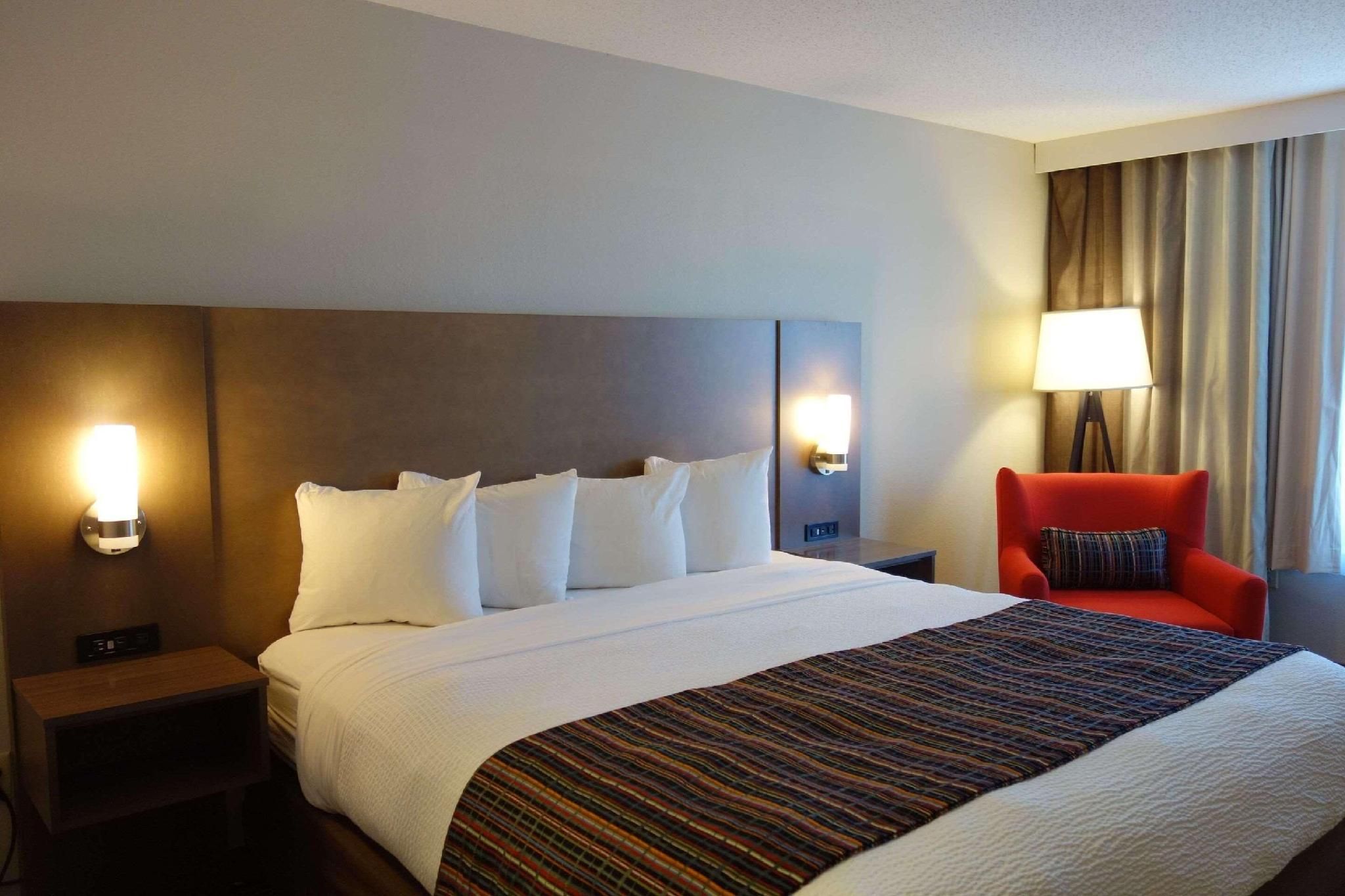 1 King Bed, Nonsmoking