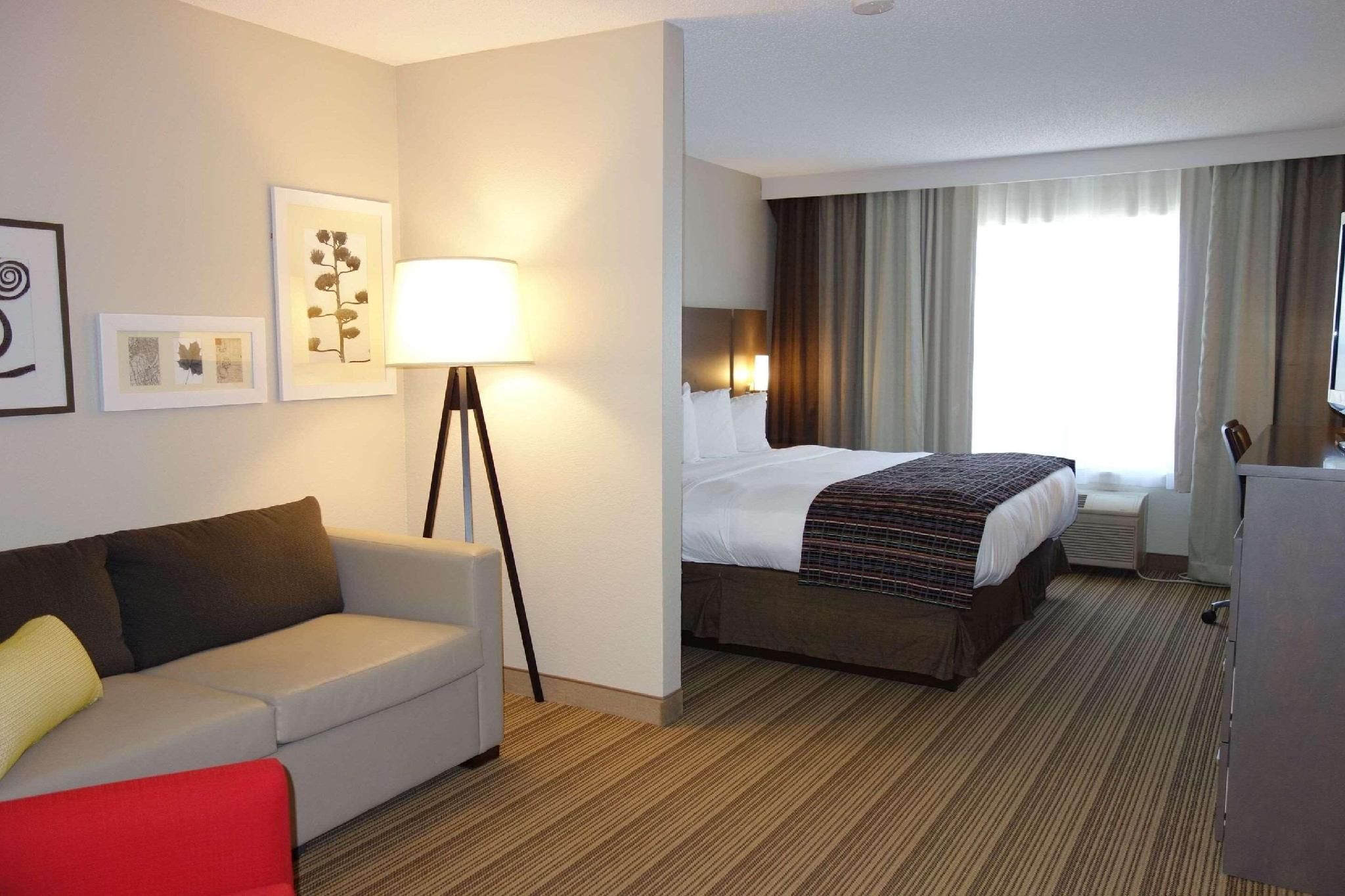 1 King Bed, Suite, Nonsmoking