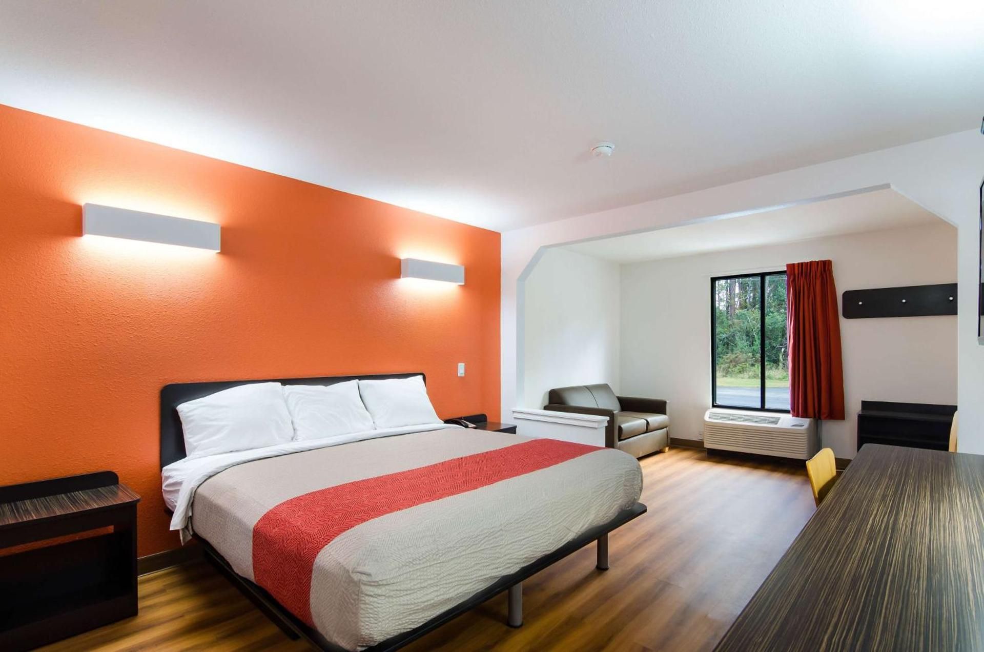 King Suite with Spa Bath - Non-Smoking