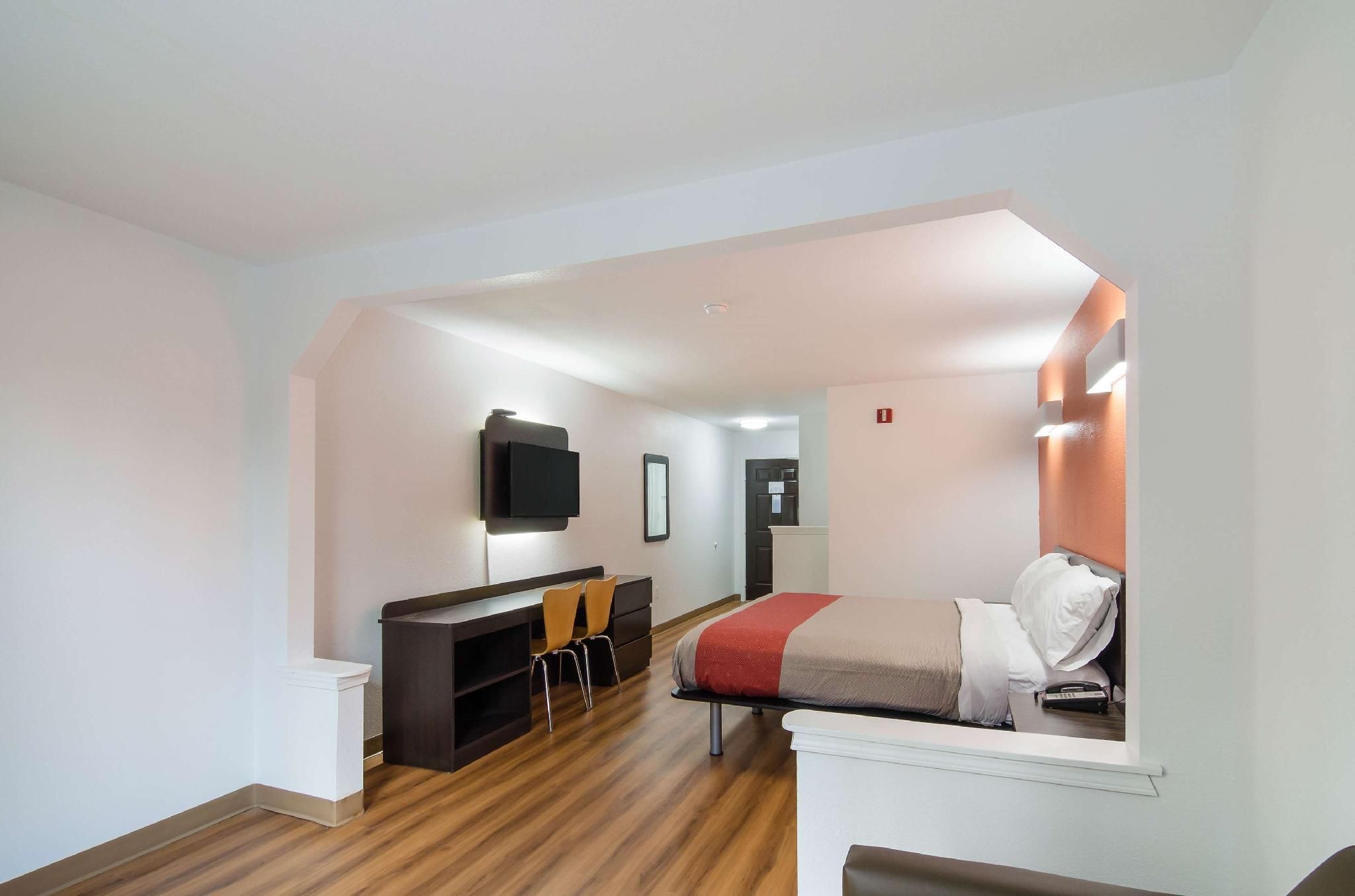 Motel 6 Moss Point, MS 1 KB | NON-SMOKING 3