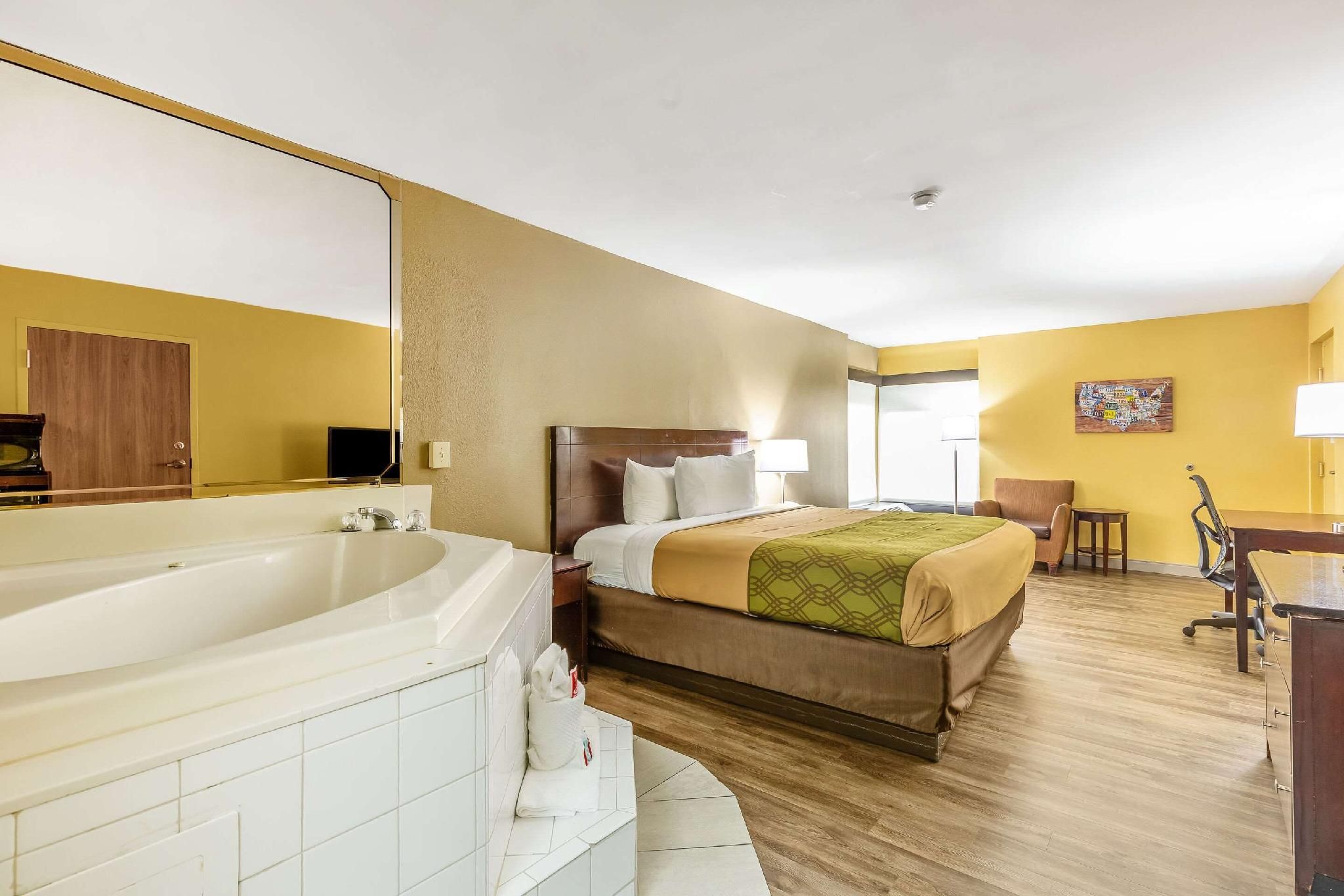 1 King Bed, Suite, Smoking