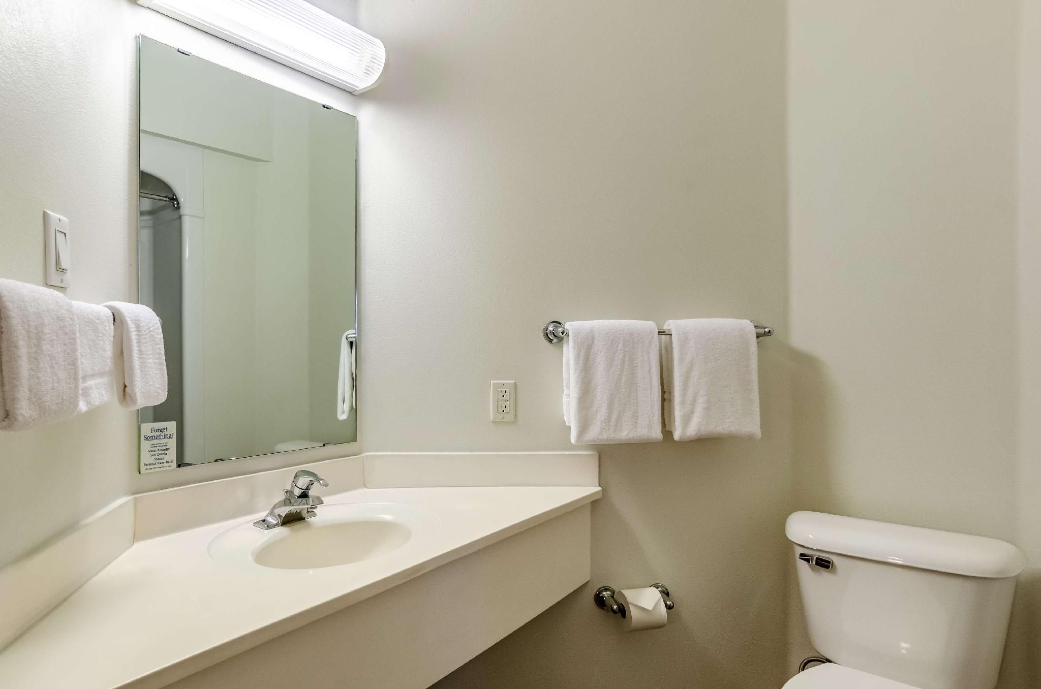 1 Queen Bed | Mobility Accessible Tub Nsmk