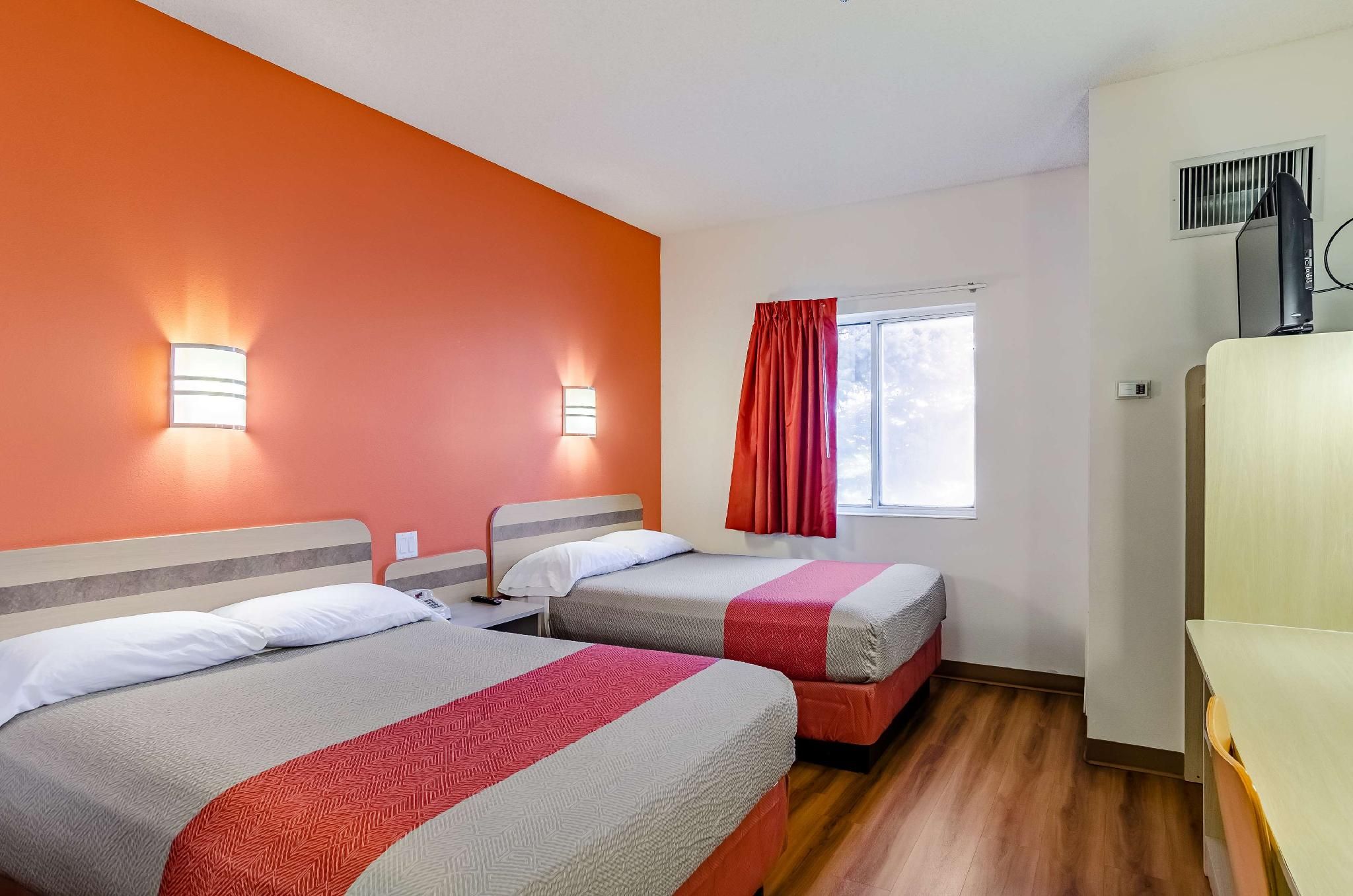 2 Full Beds | Smoking