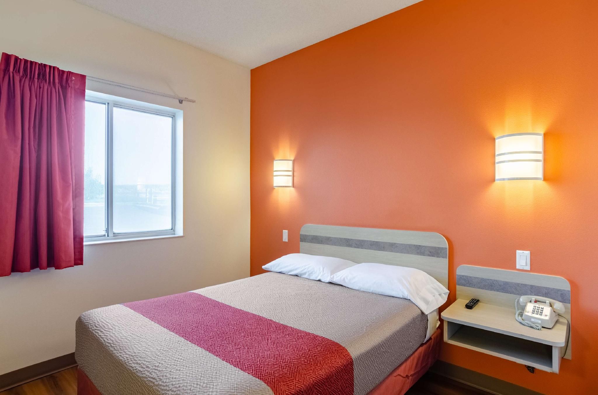 1 Full Bed | Non-Smoking