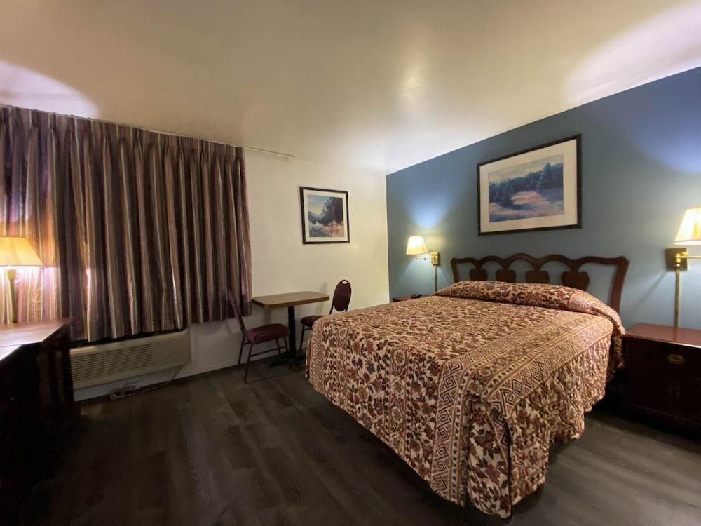 King Room - Accessible/Non Smoking