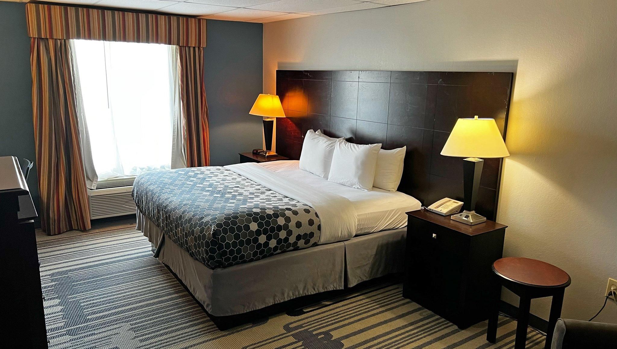 1 King Bed Nonsmoking