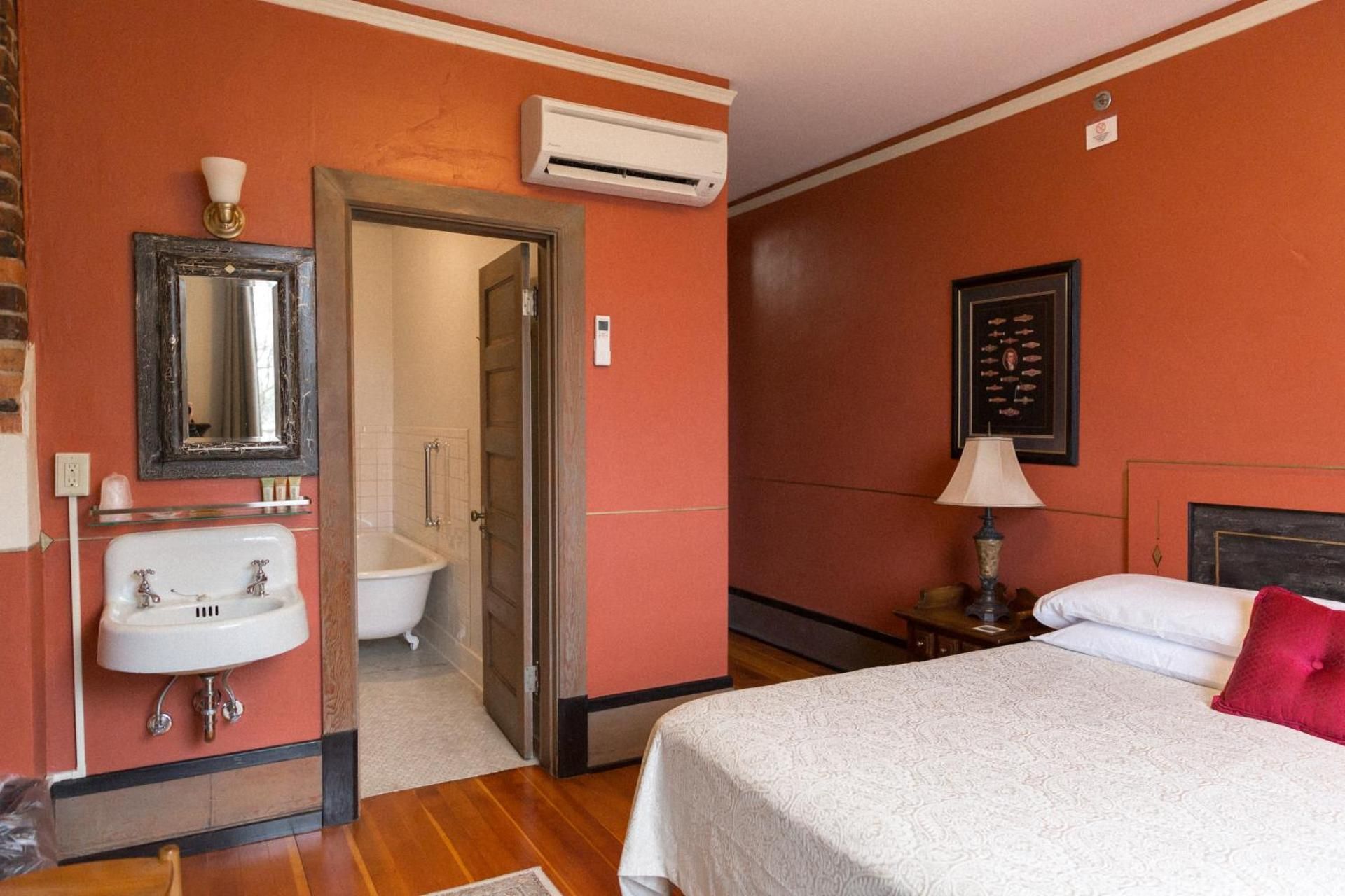 King Room with Clawfoot Bathtub