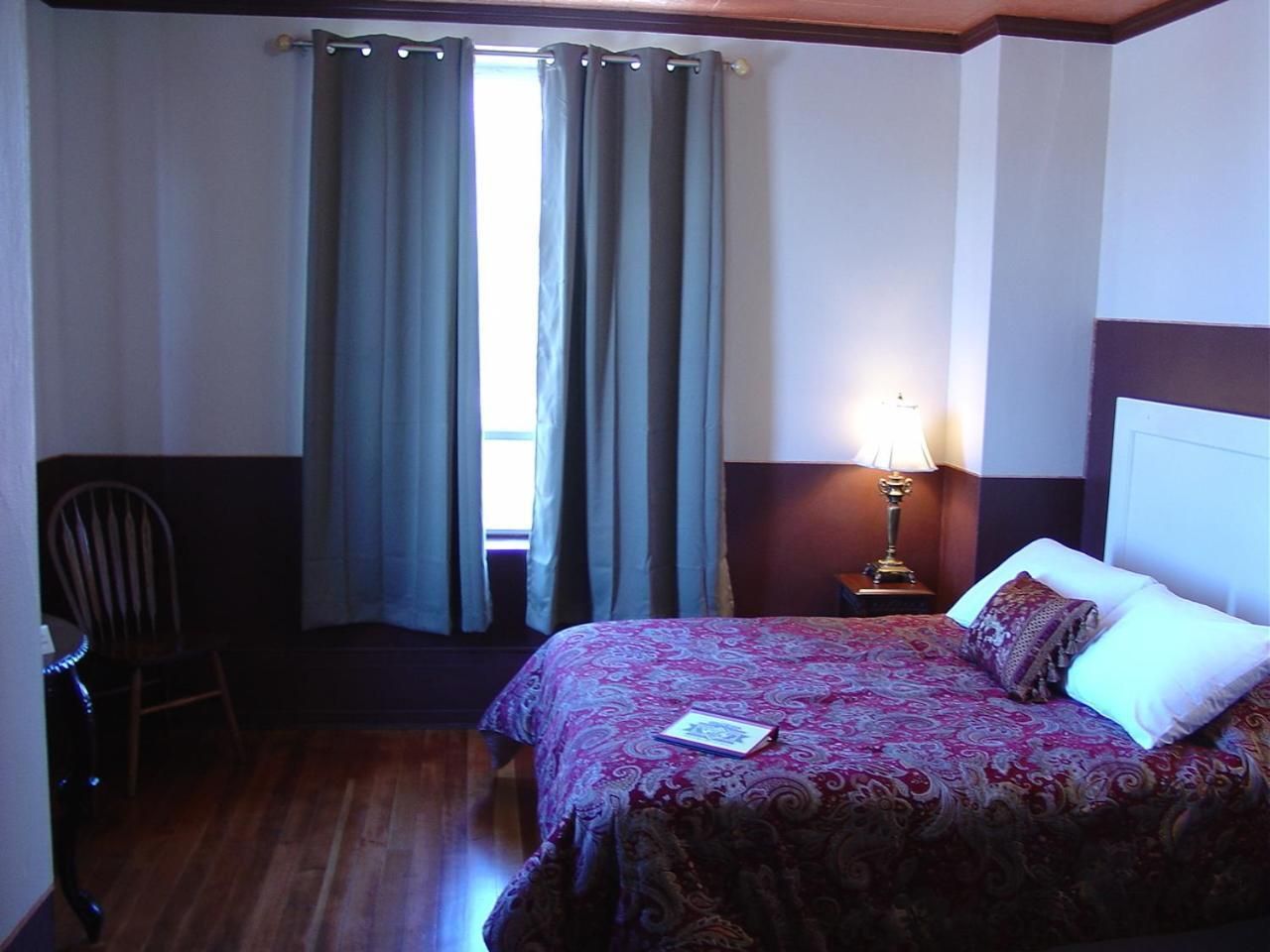 Queen Room with Clawfoot Bathtub