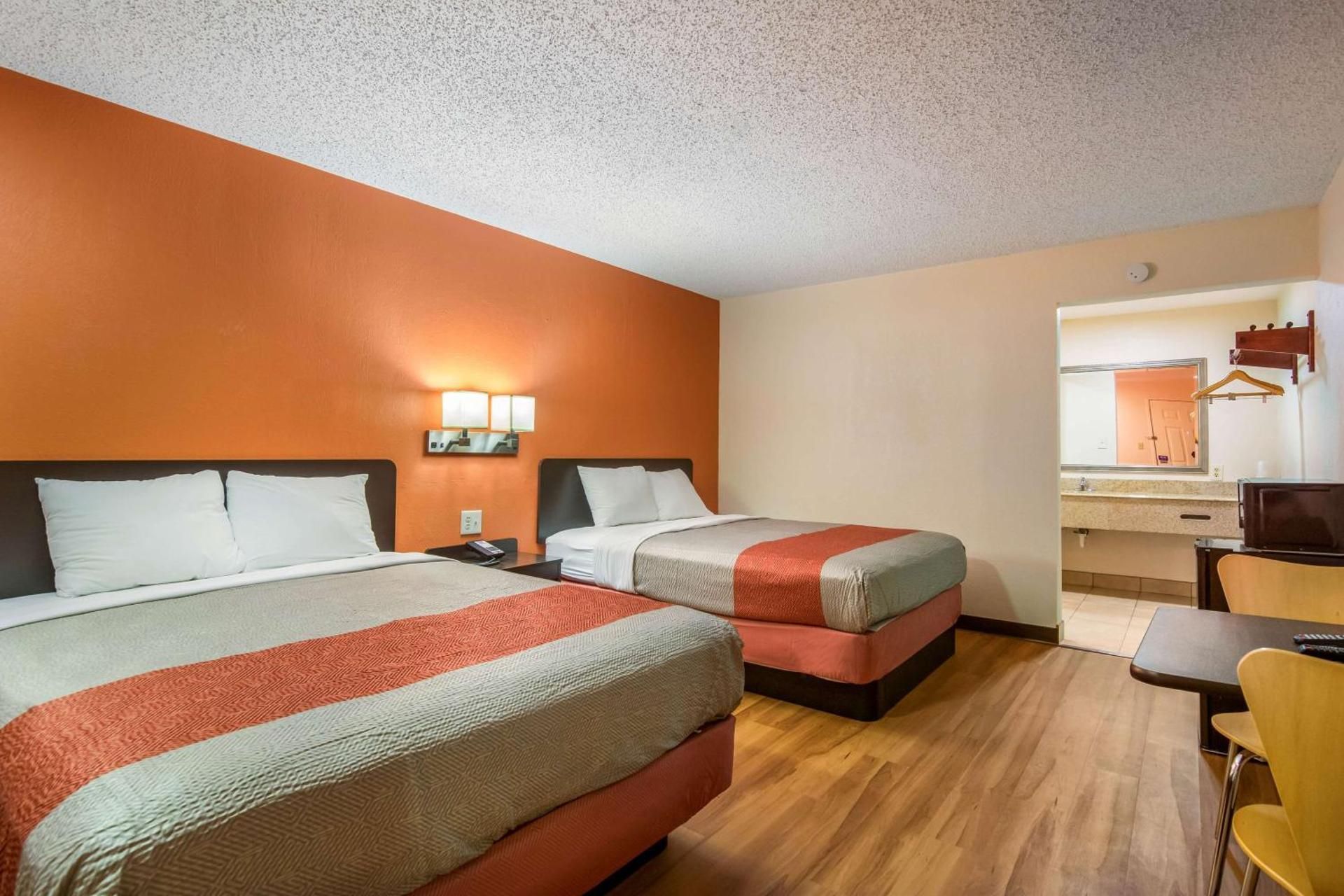 Motel 6 Winnie, TX Queen Room with Two Queen Beds - Non-Smoking