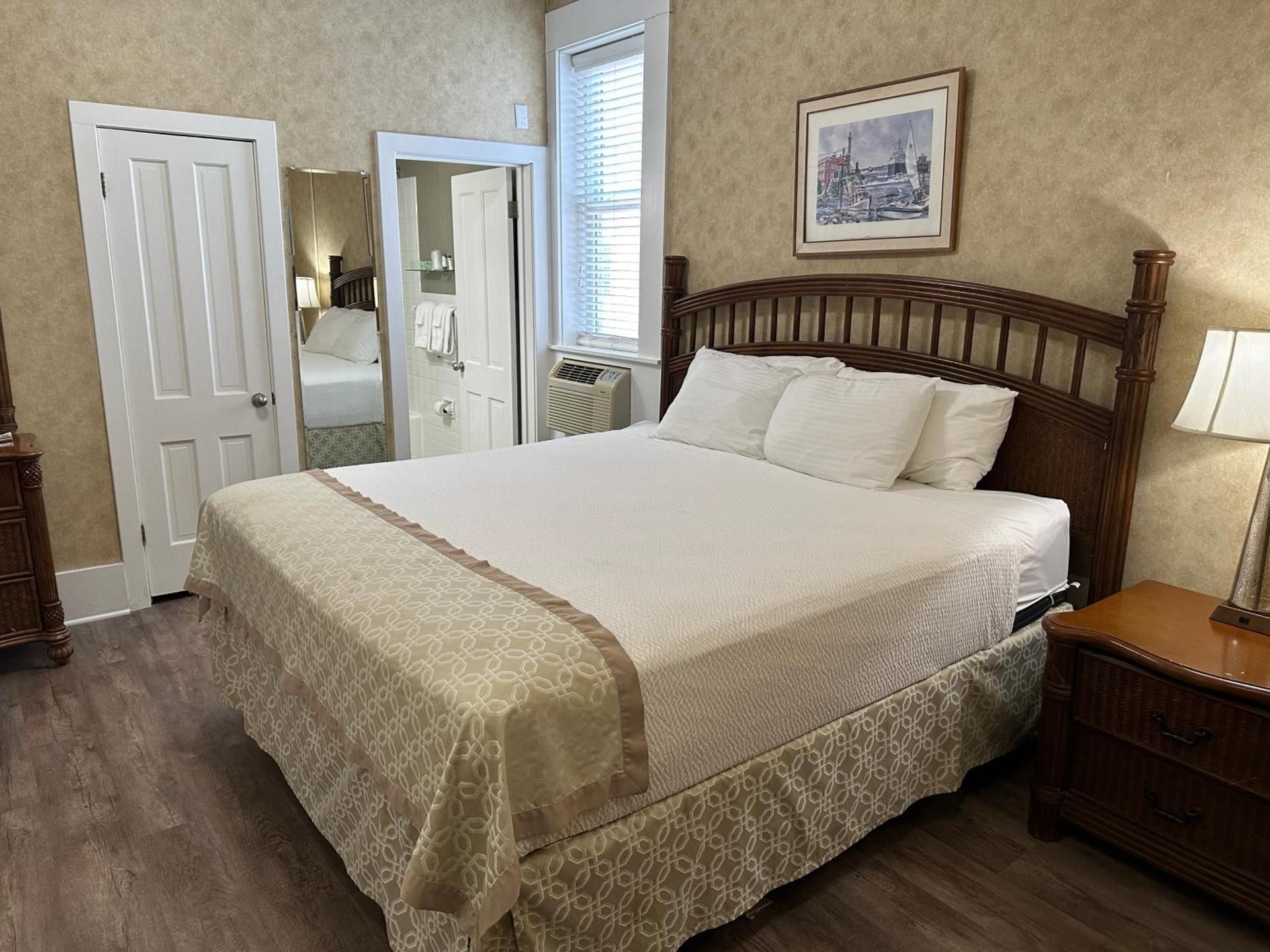Deluxe Suite with Spa Bath