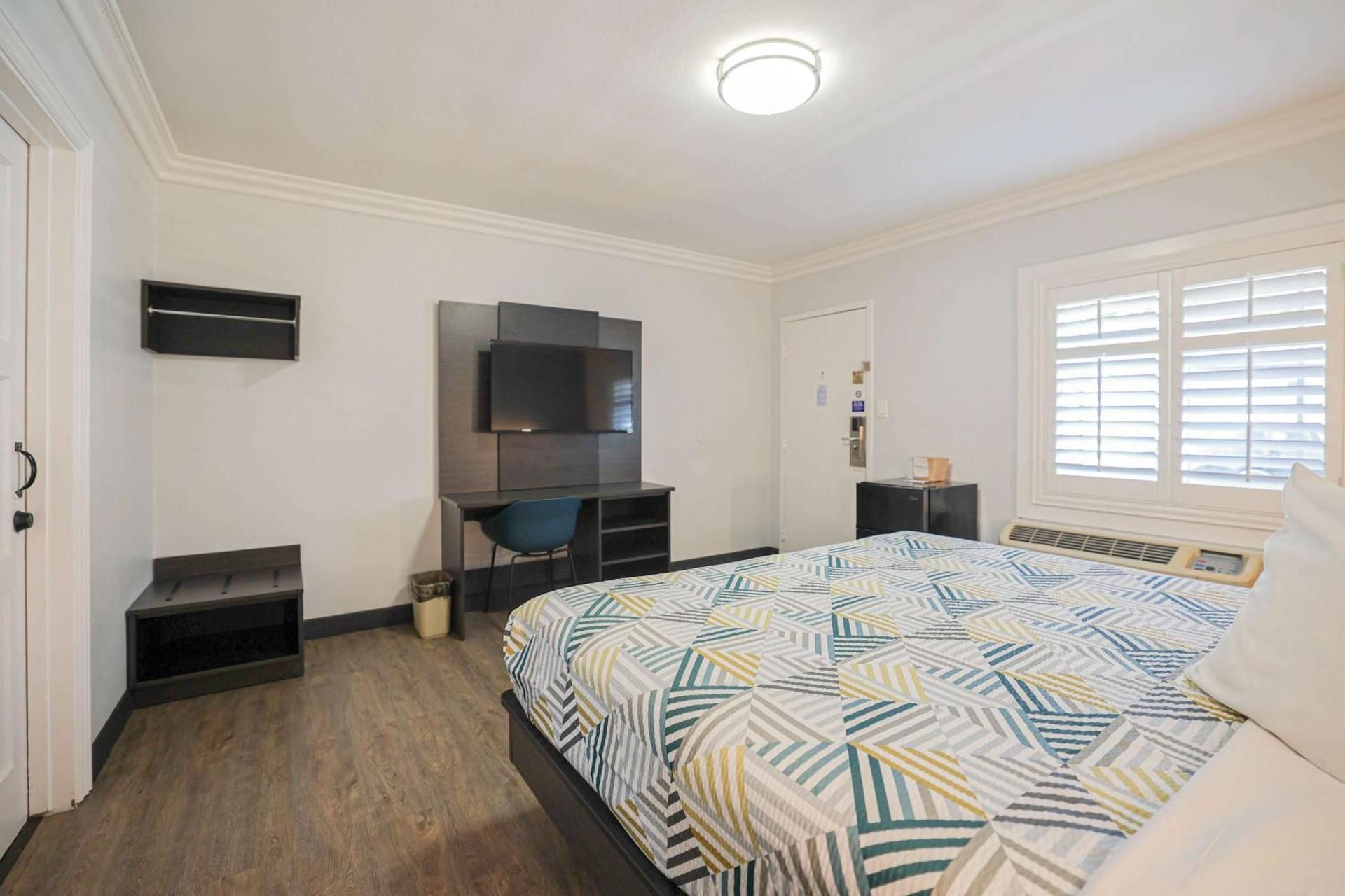 King Room - Non-Smoking