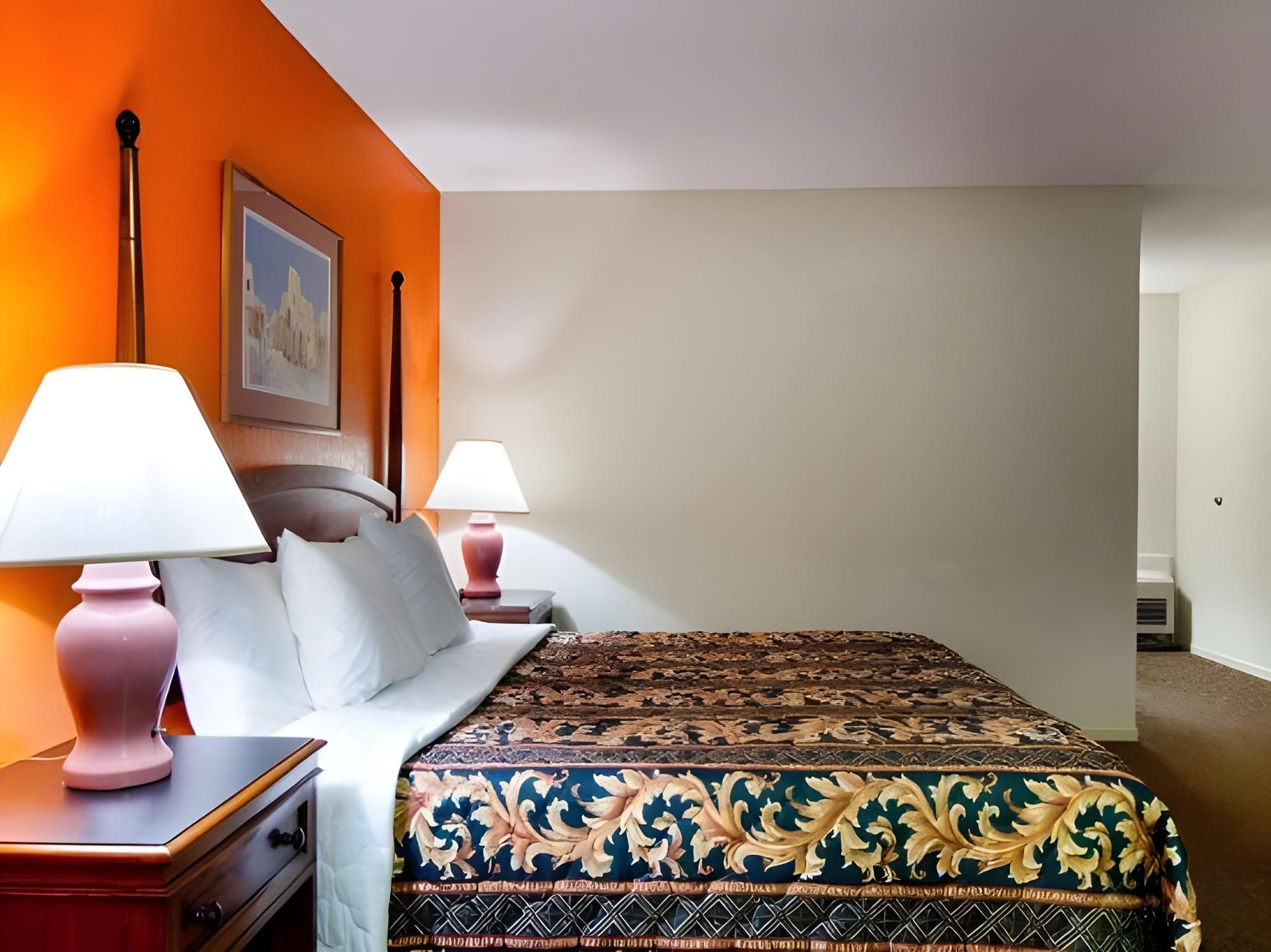 1 King Bed Non Smoking Interior Corridor