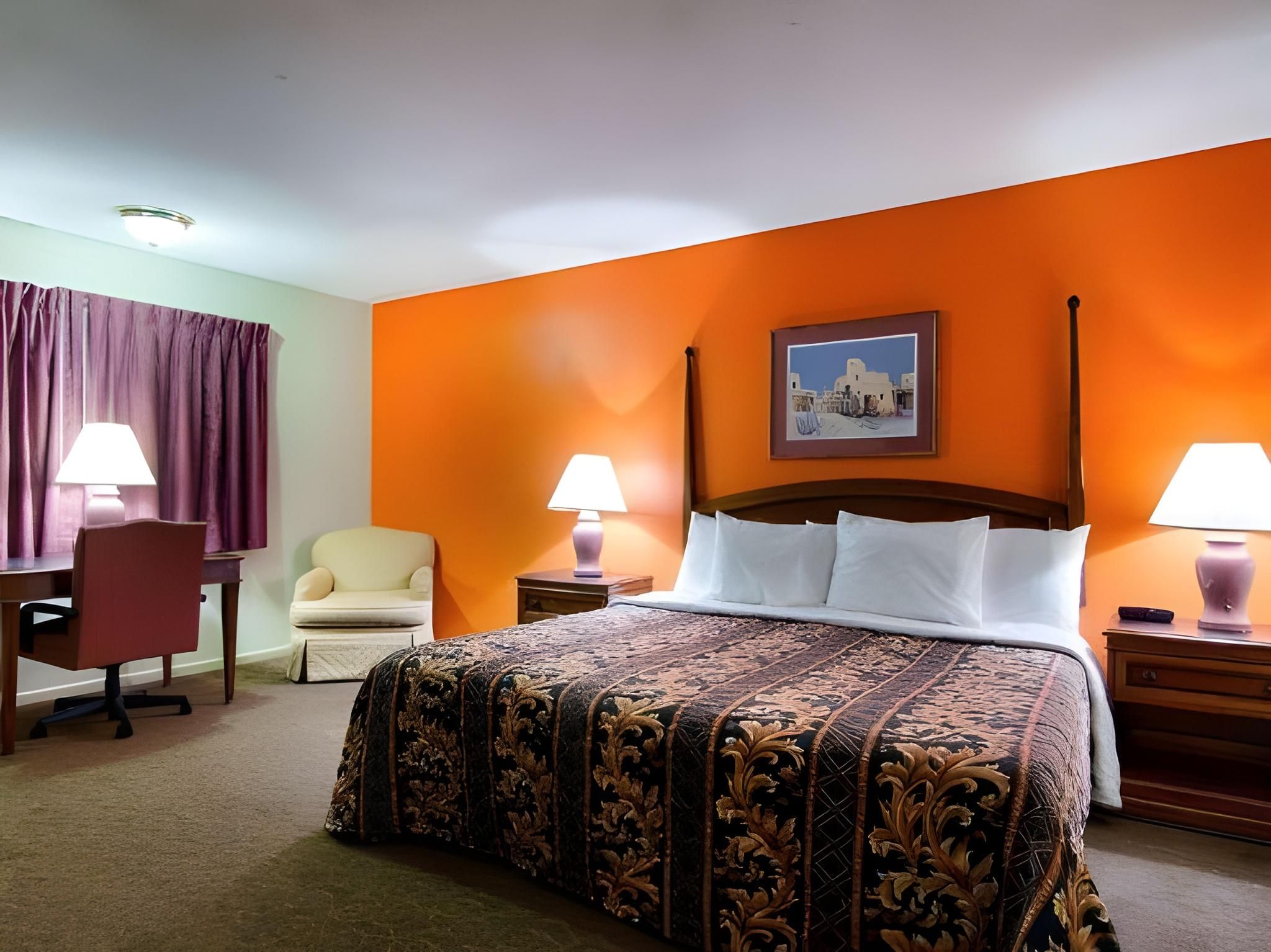 1 King Bed Non Smoking Interior Corridor