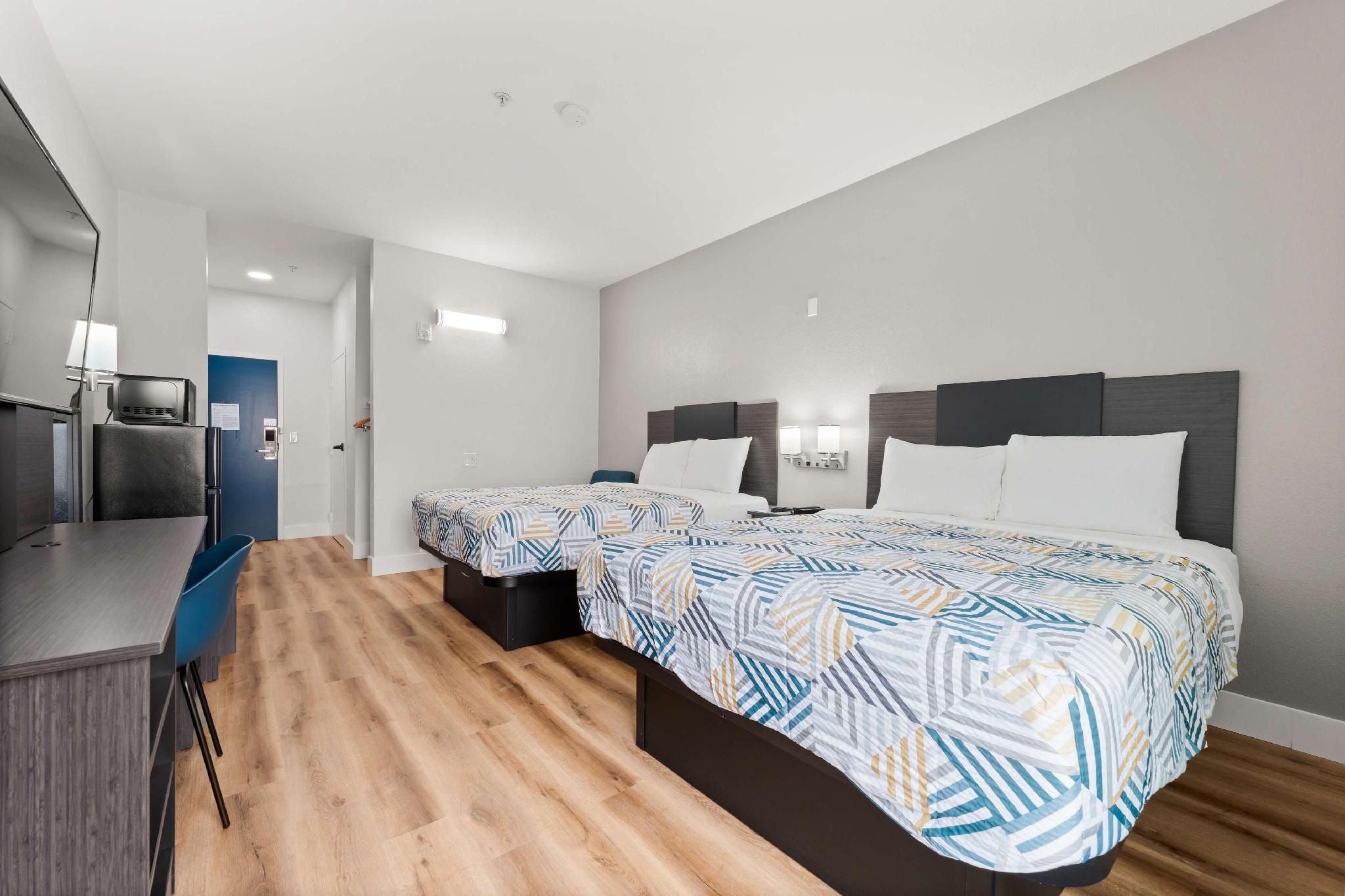 Motel 6 Rosenberg, TX 2 QUEEN BEDS | SMOKING 3