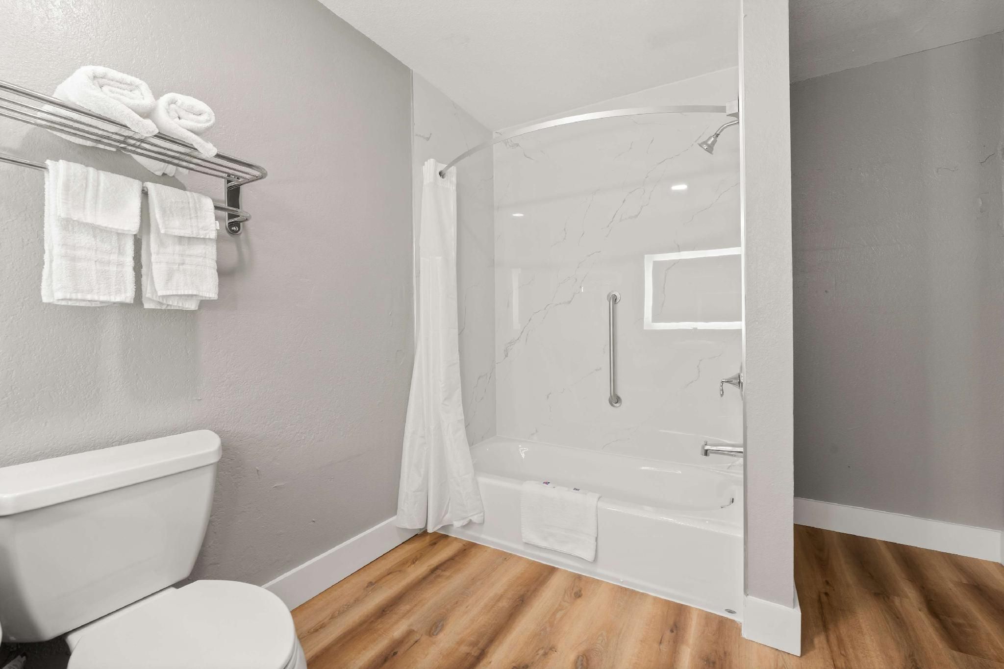 1 King Bed | Suite, Non-Smoking