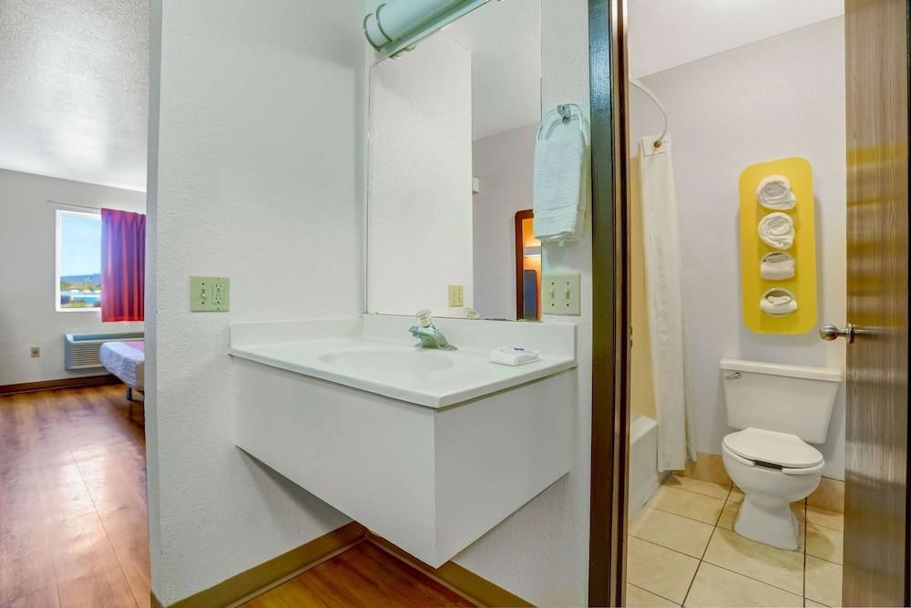 Motel 6 Silver City, NM Queen Room with Two Queen Beds - Smoking 3