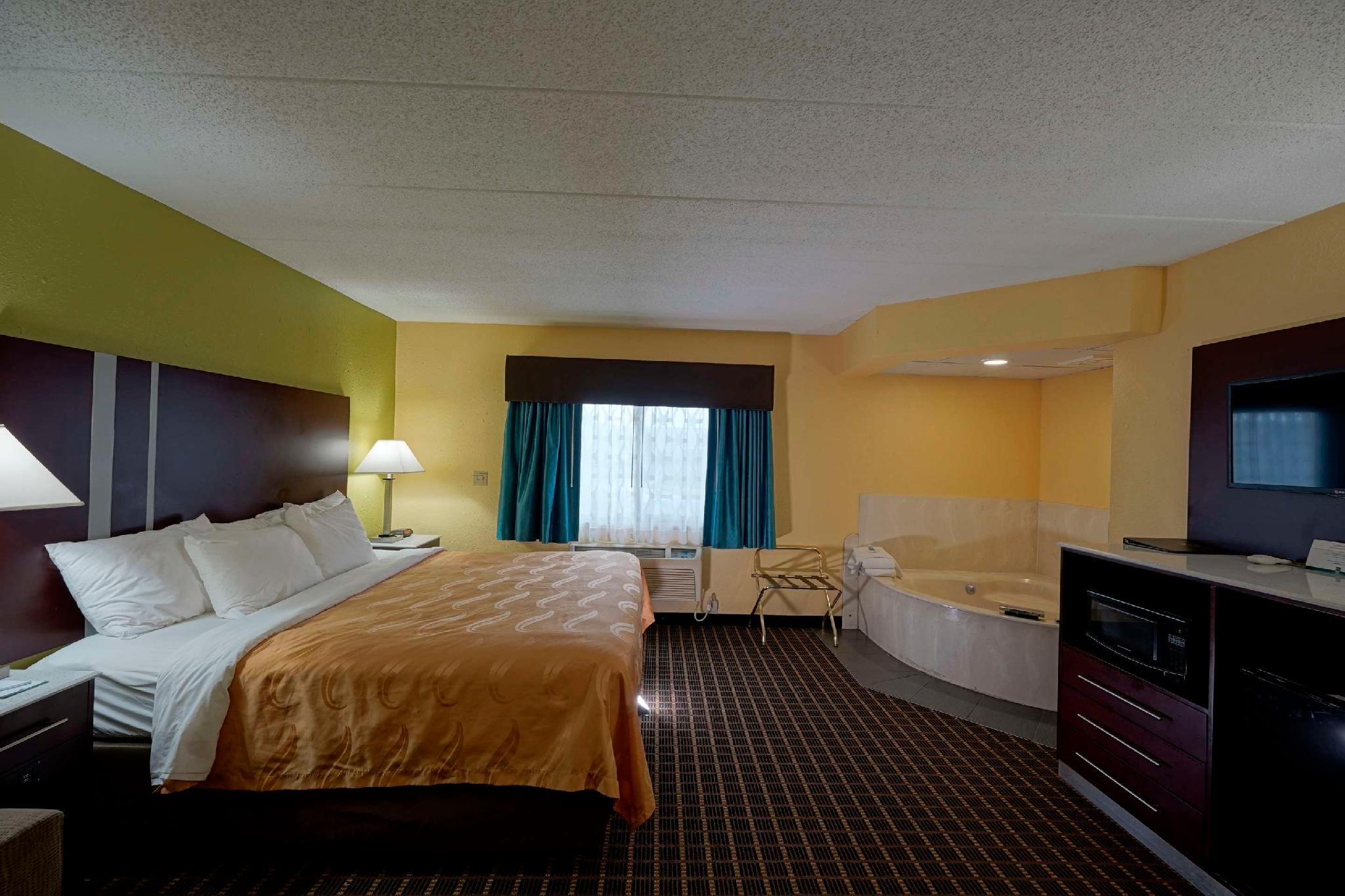 Quality Inn & Suites Harrington - Milford Suite with 1 King Bed - No Smoking 2