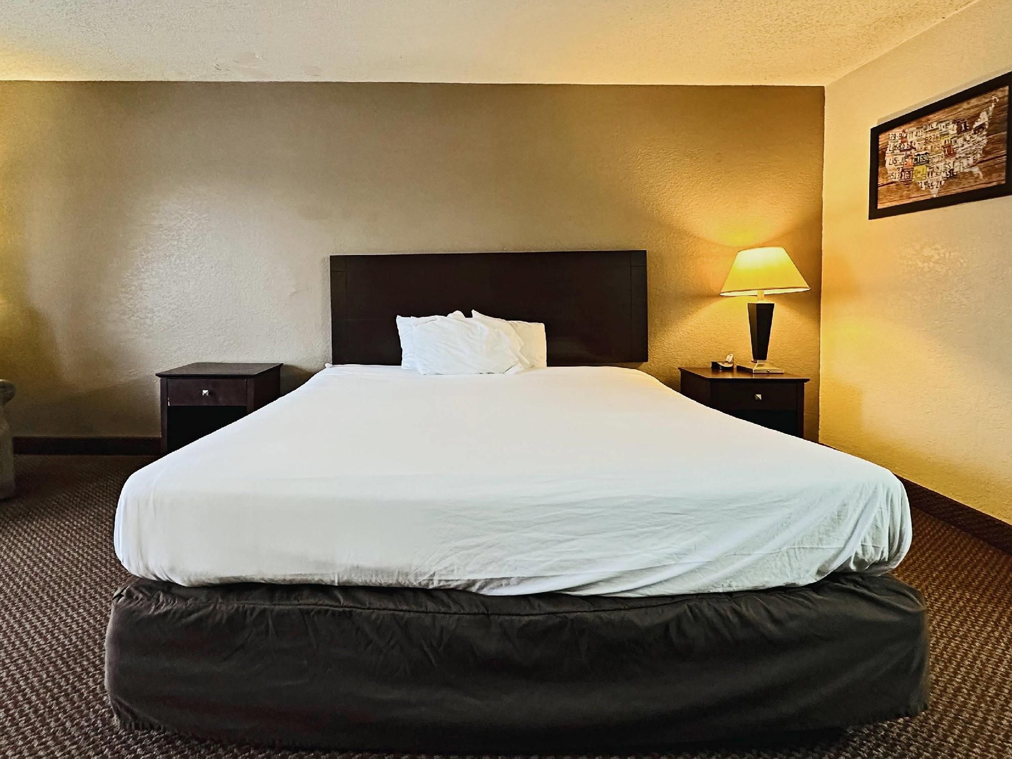 1 King Bed, Nonsmoking, Accessible