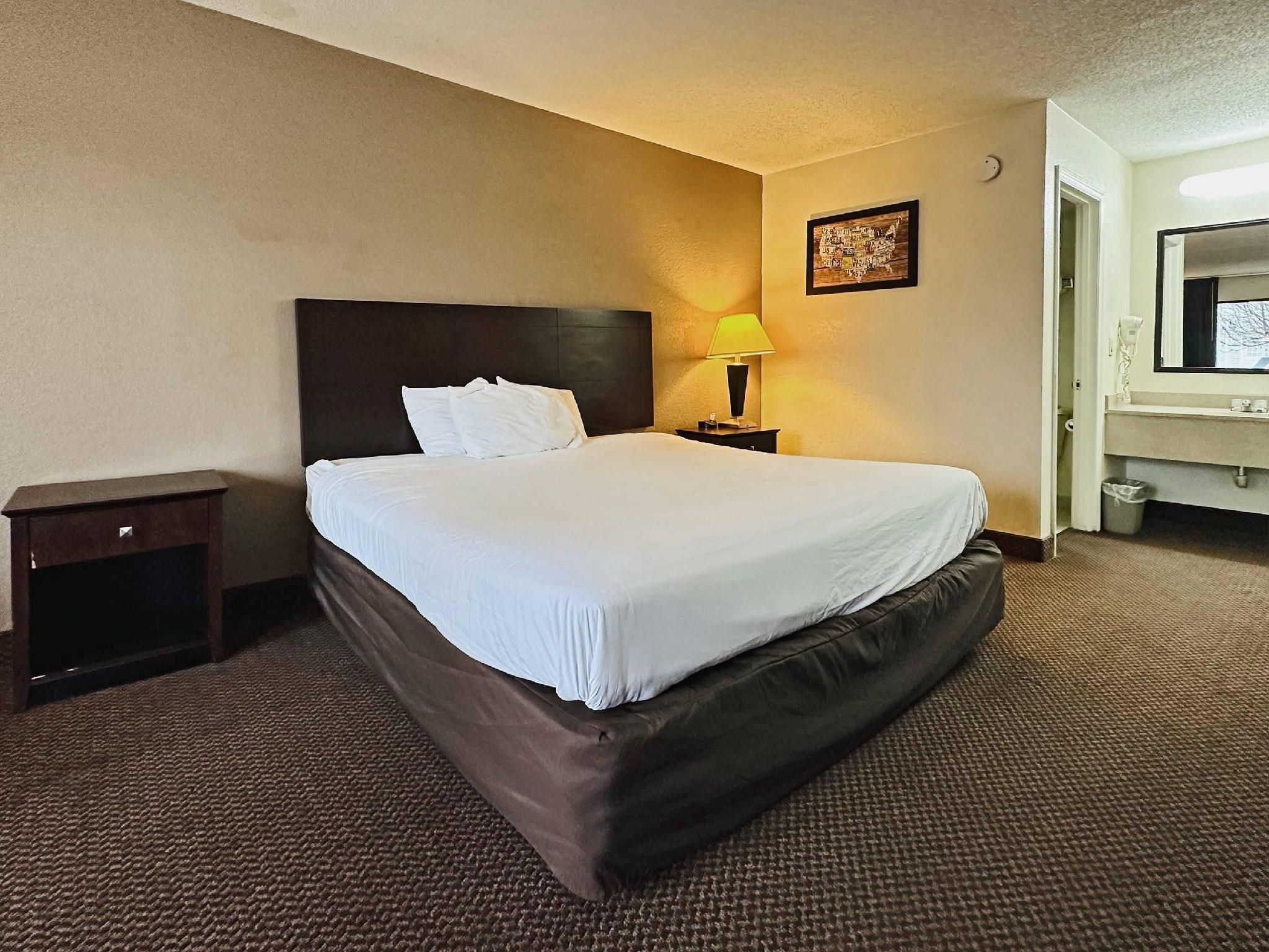 Econo Lodge 1 Queen Bed, Nonsmoking