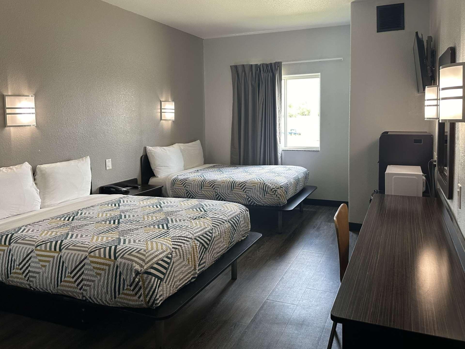 2 Full Beds | Non-Smoking
