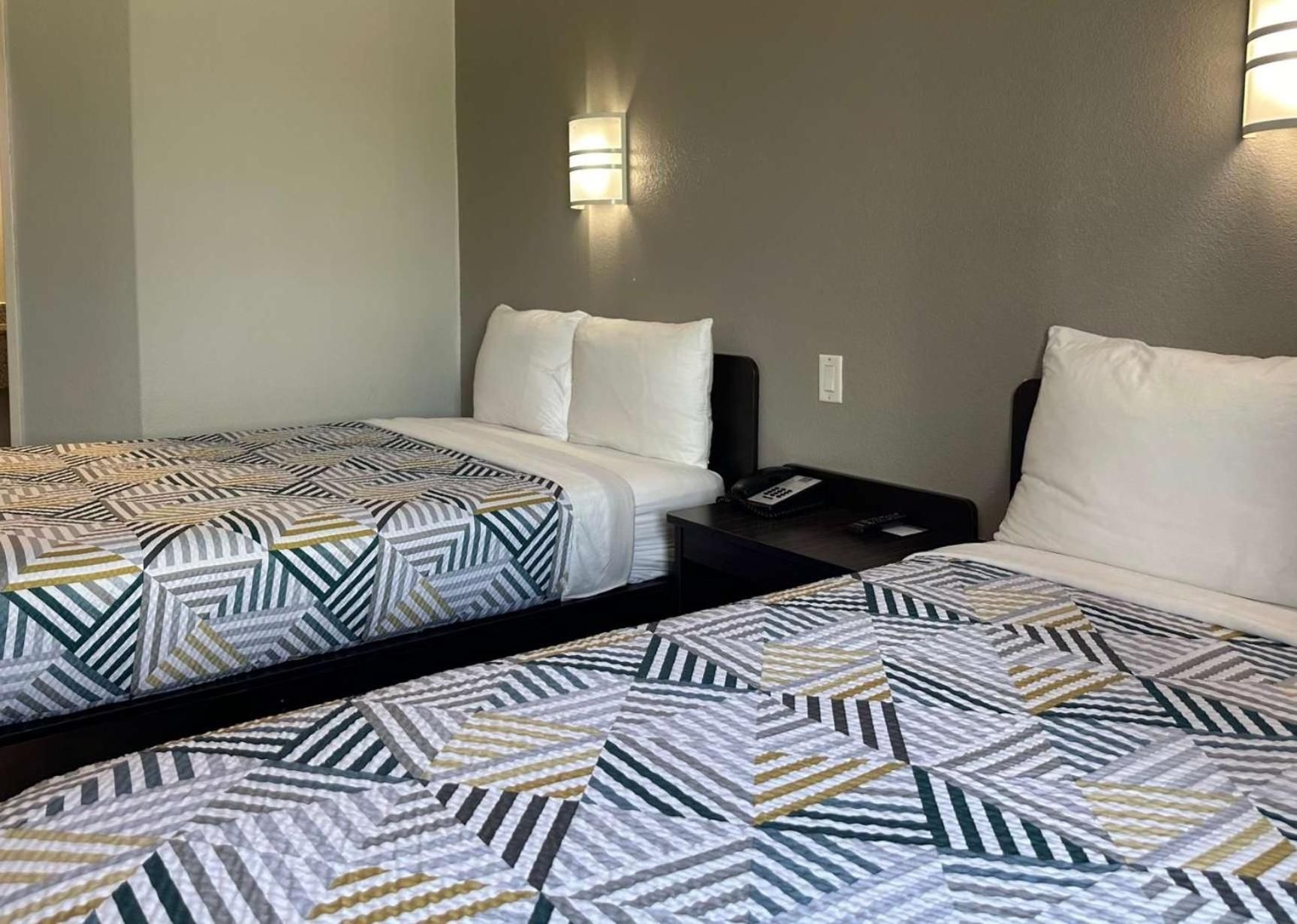 Deluxe Quadruple Room - Non-Smoking
