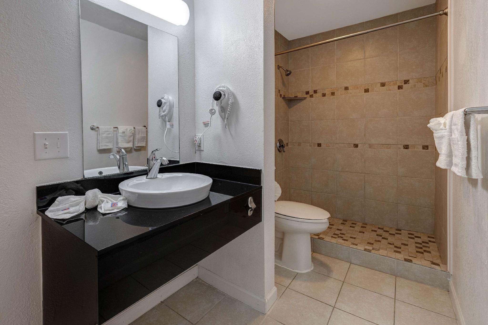 1 Queen Bed | Extended Suite