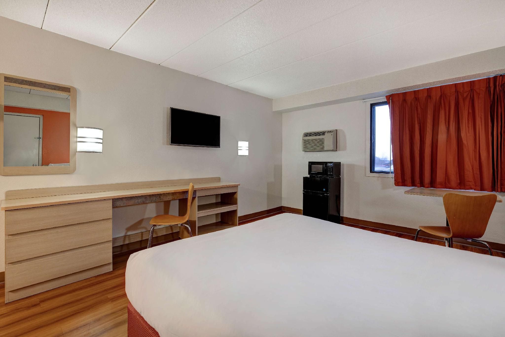 1 Full Bed | ADA/RI Shower/Hearing Impaired