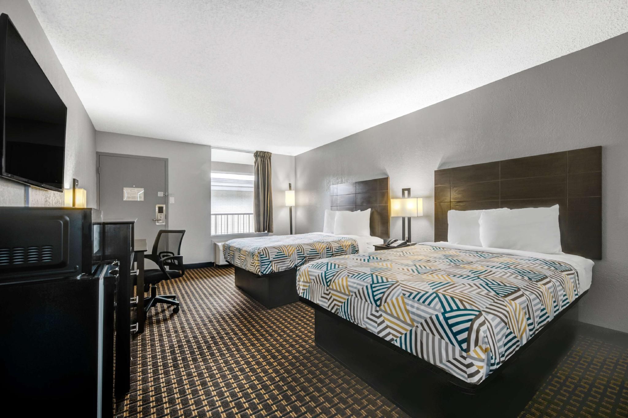 1 King Bed | Non-Smoking, Micfridge