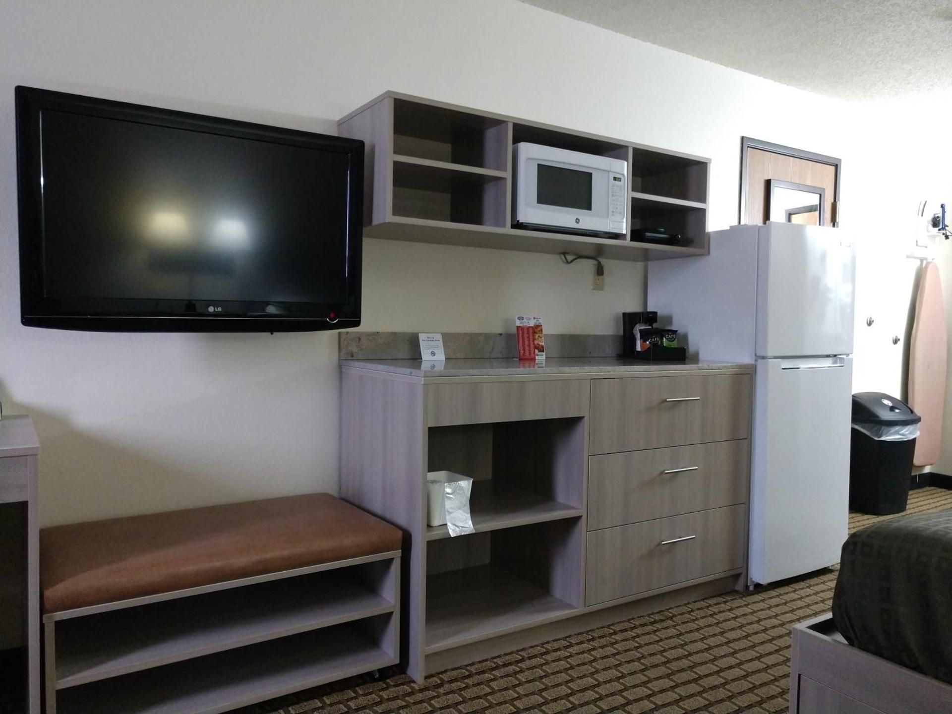 Queen Bed - Annex Building