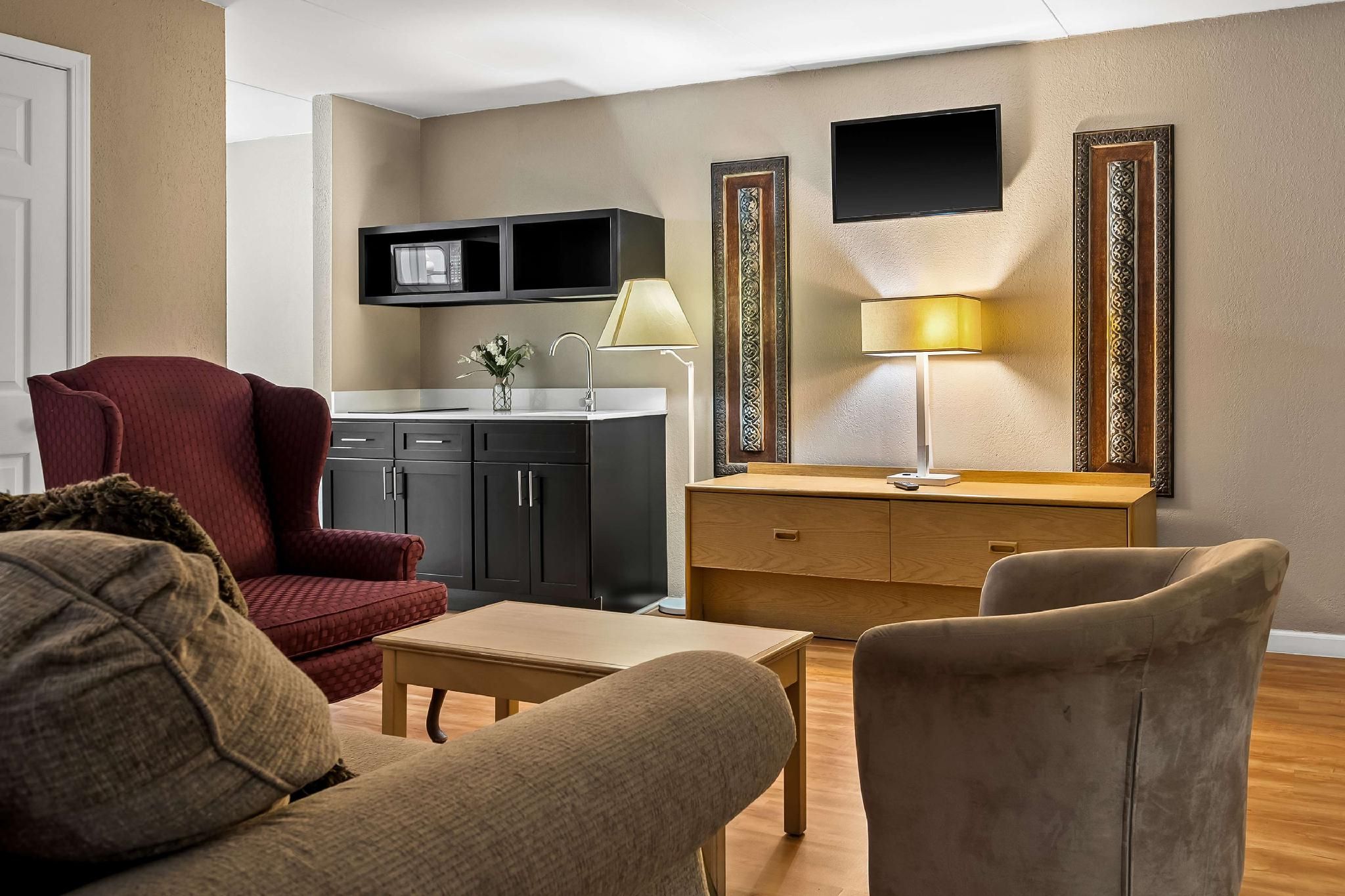 King Suite with Jetted Tub